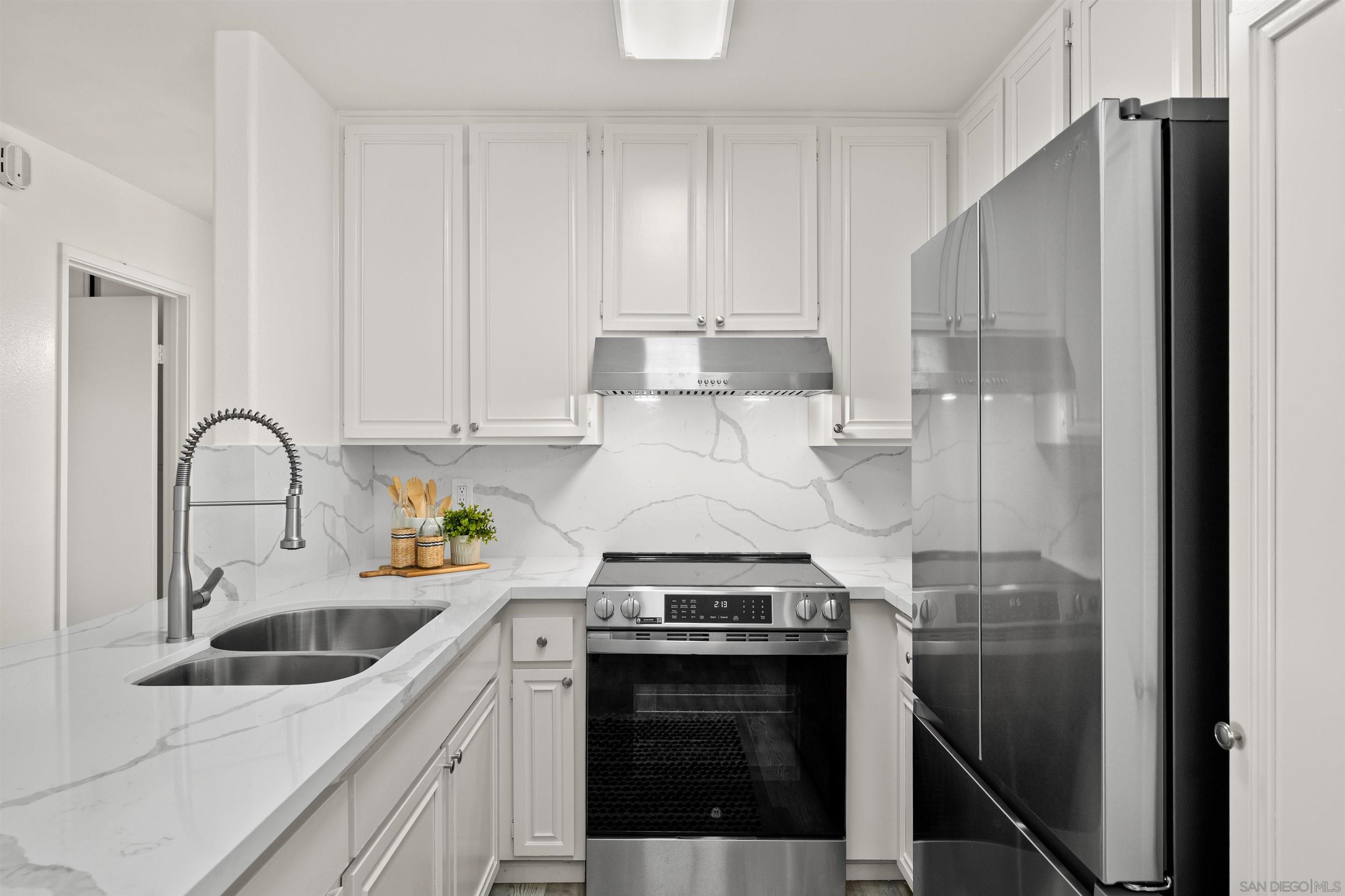 2605 Pico Pl 215 — photo
