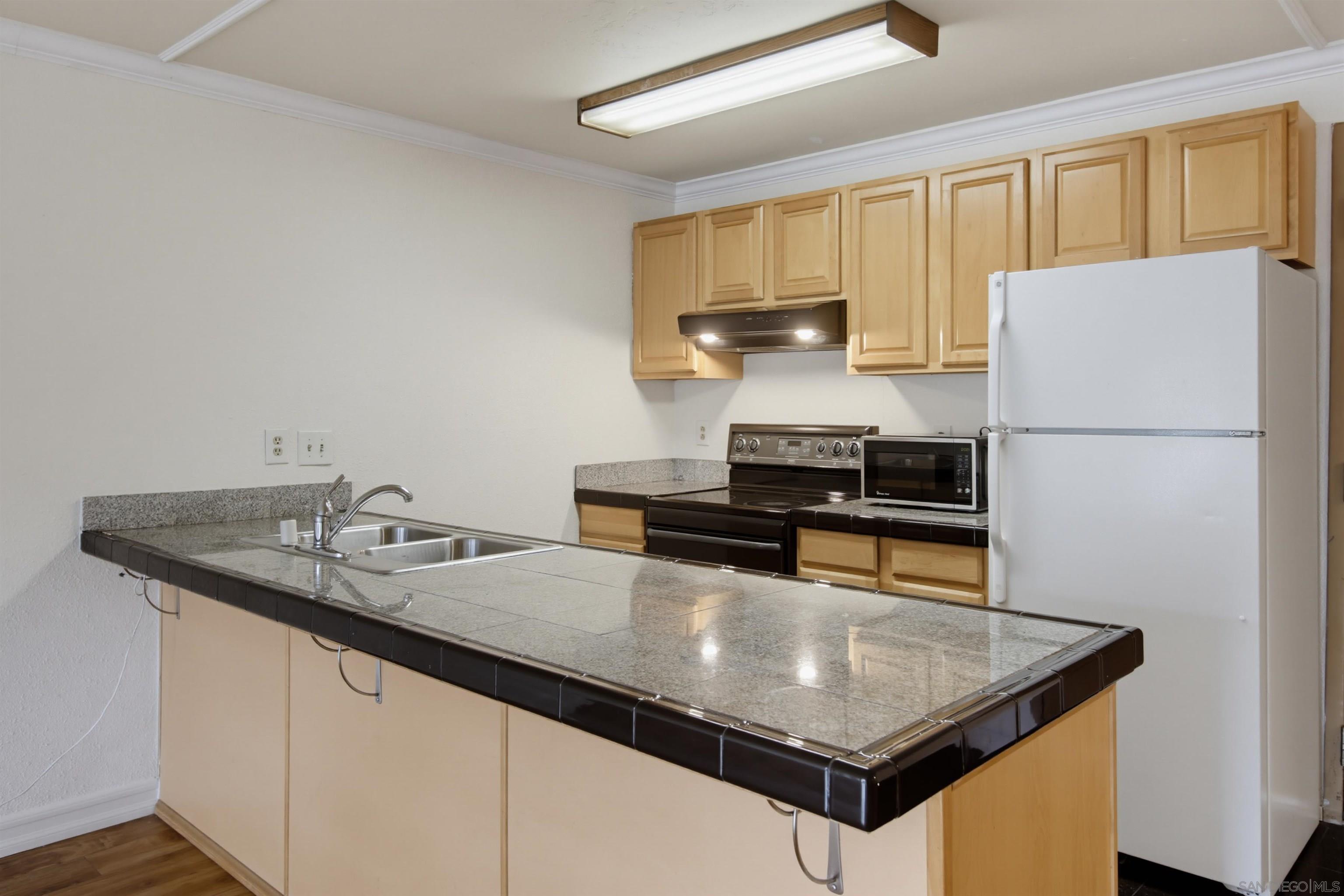 8332 Regents Rd B — photo