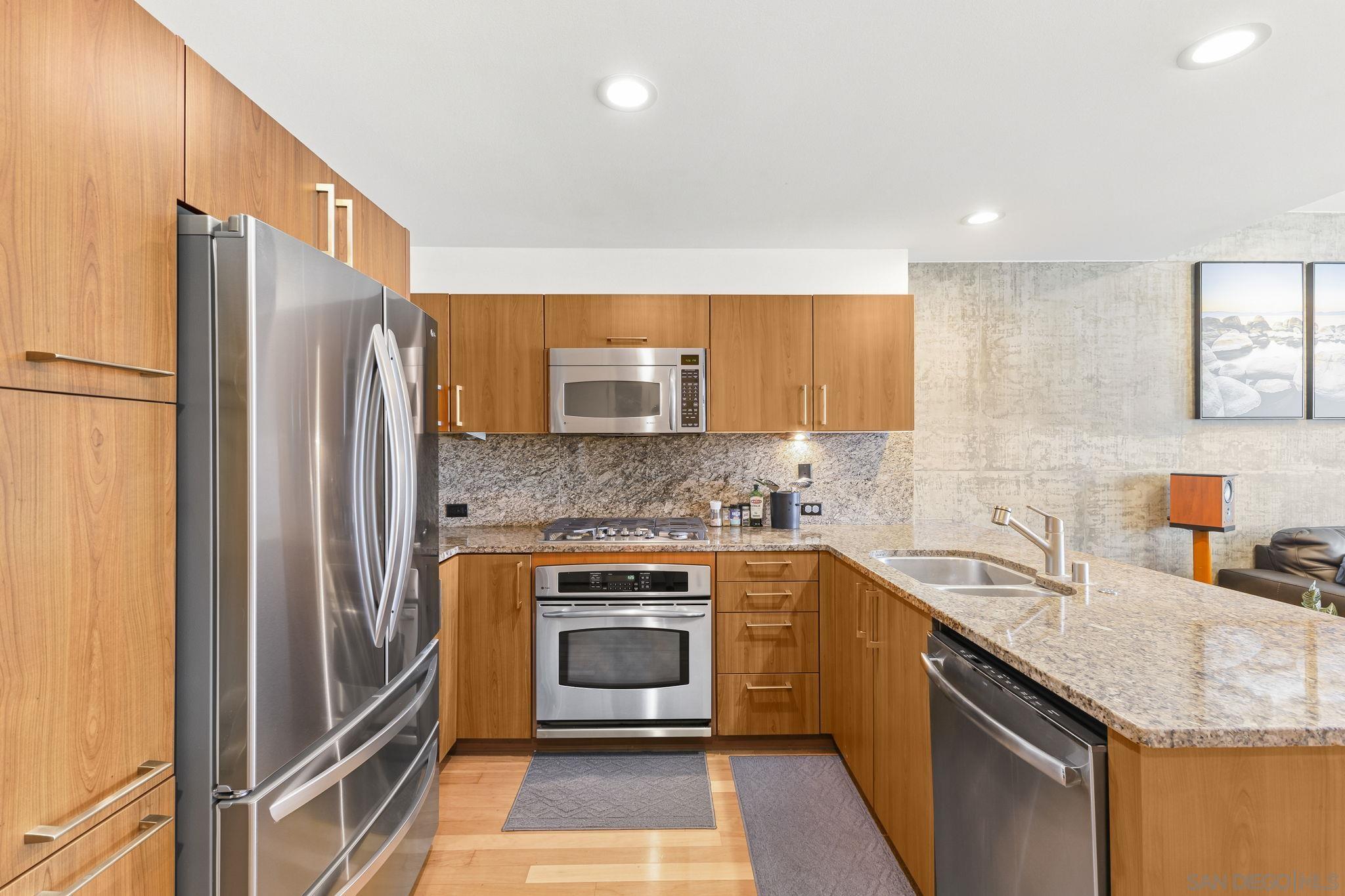 800 The Mark Ln 1202 — photo
