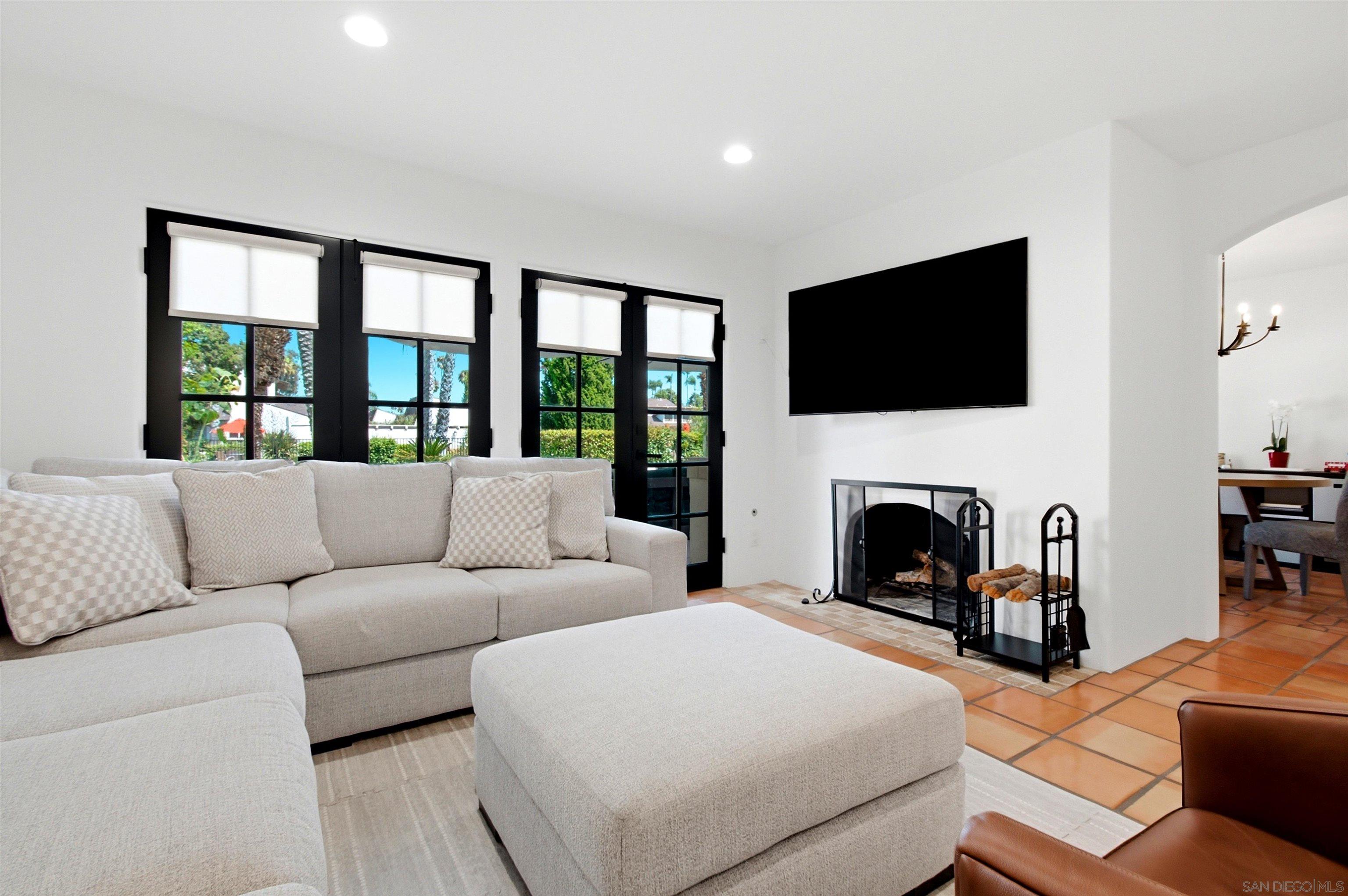 137 Via Coronado — photo