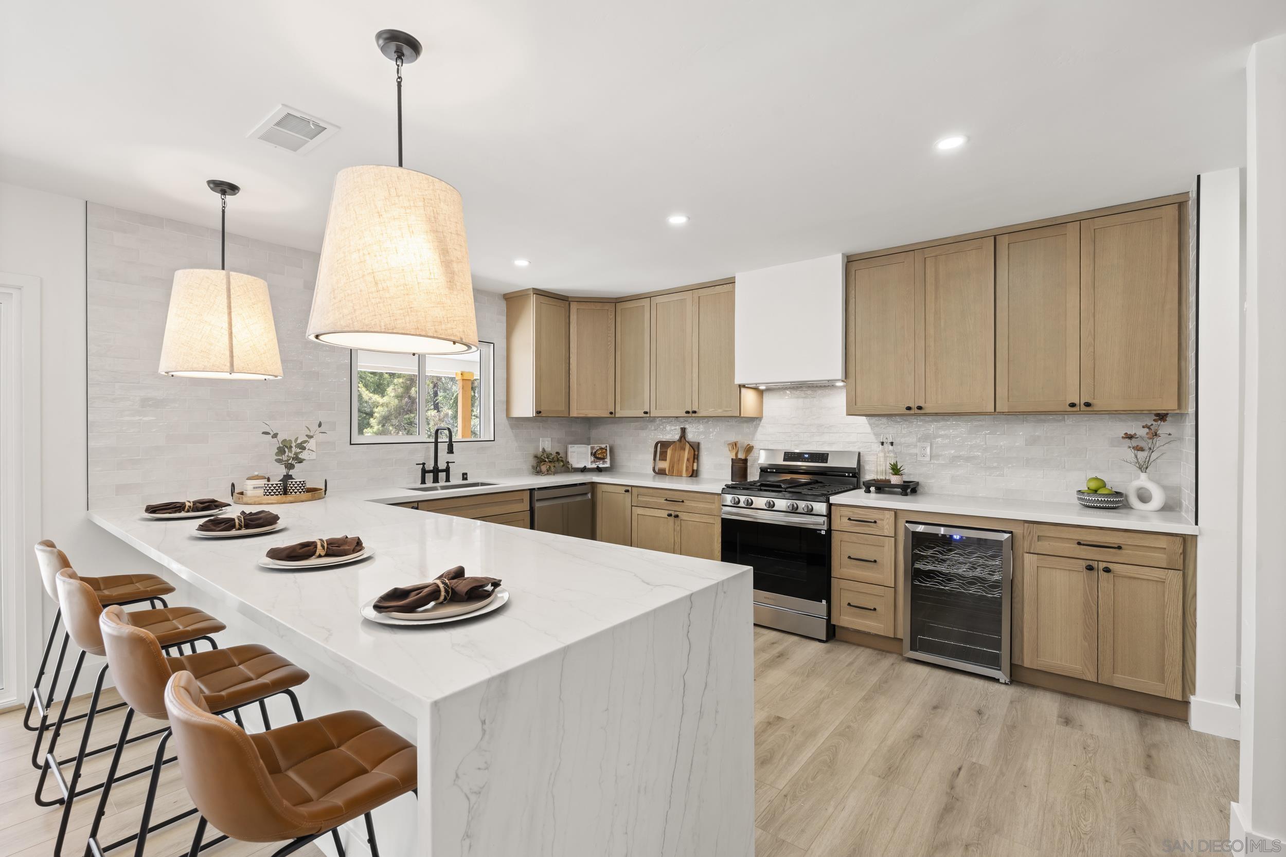 16561 Martincoit Rd, Poway, CA 92064