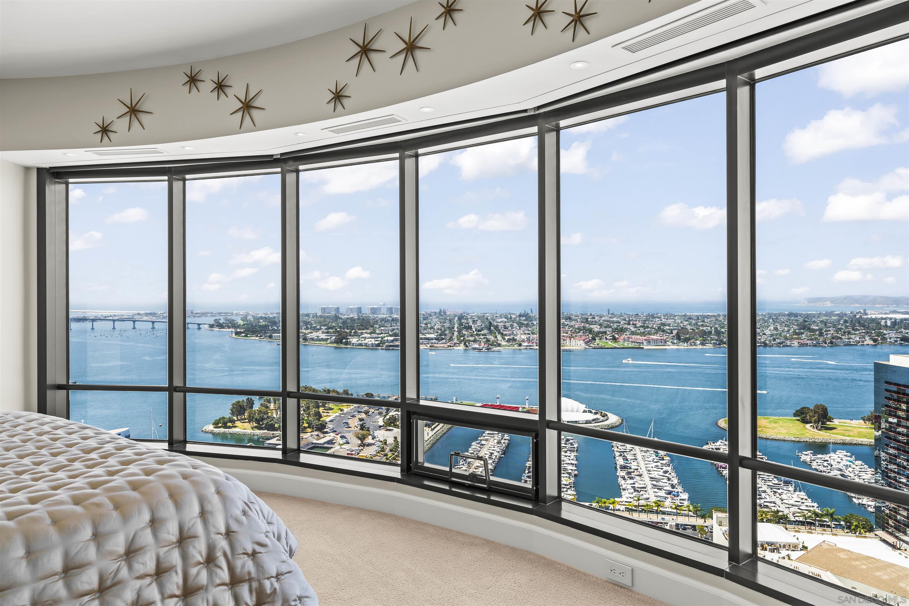 200 Harbor Dr 3702 — photo