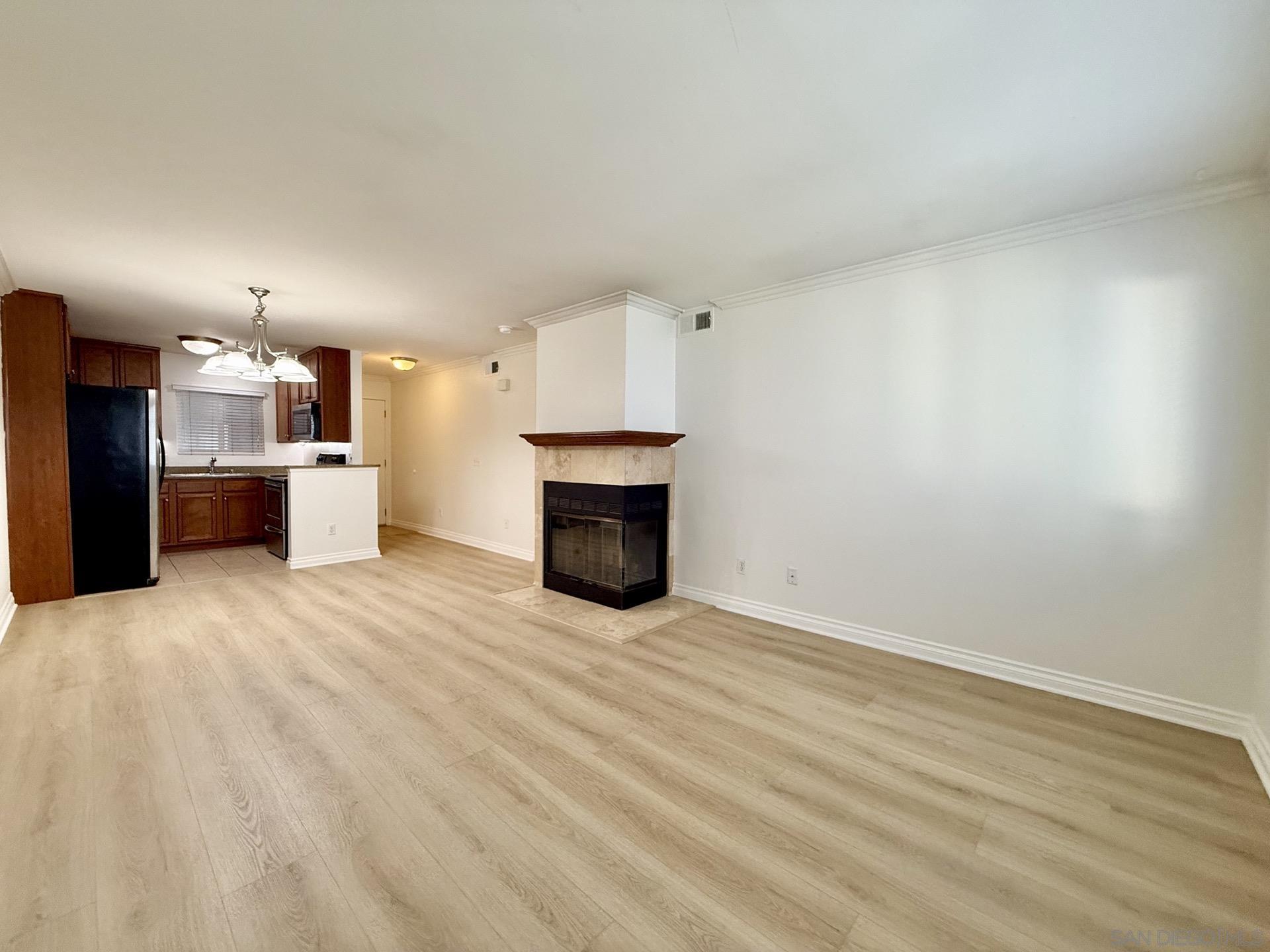 1756 Essex St Unit 305 — photo