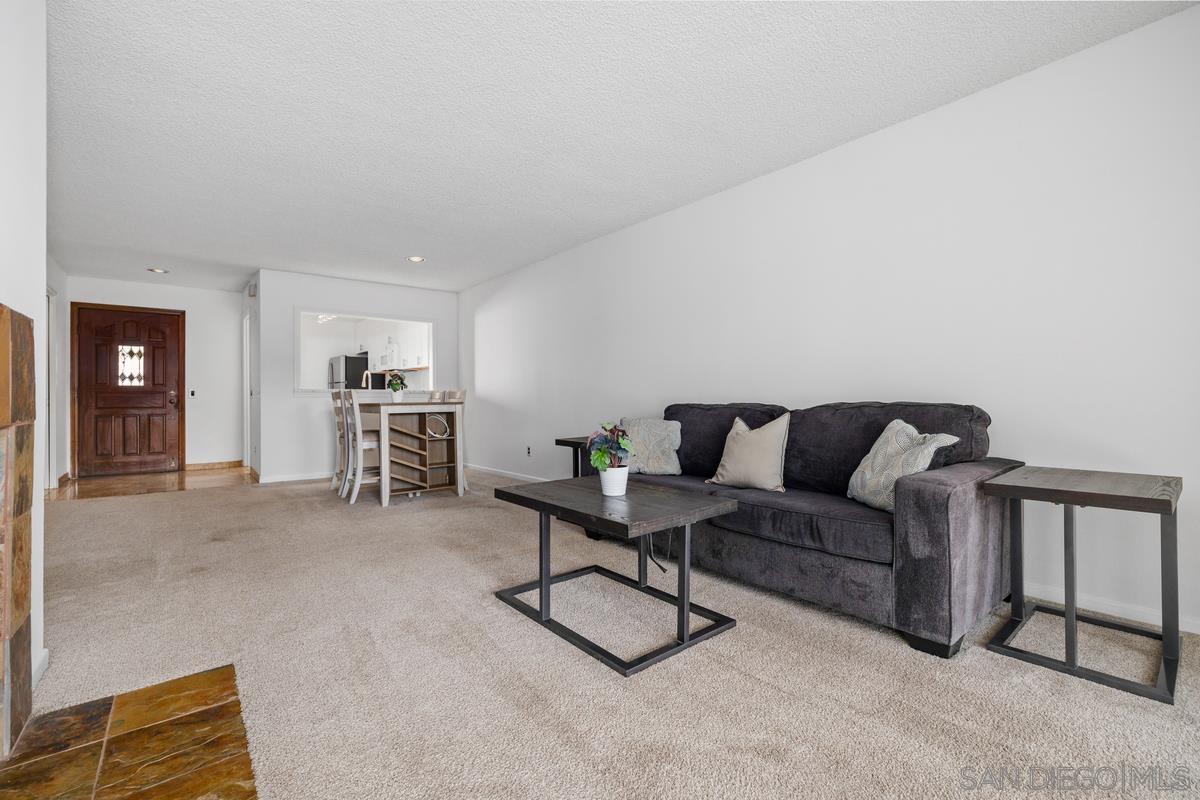 3525 Lebon 209 — photo