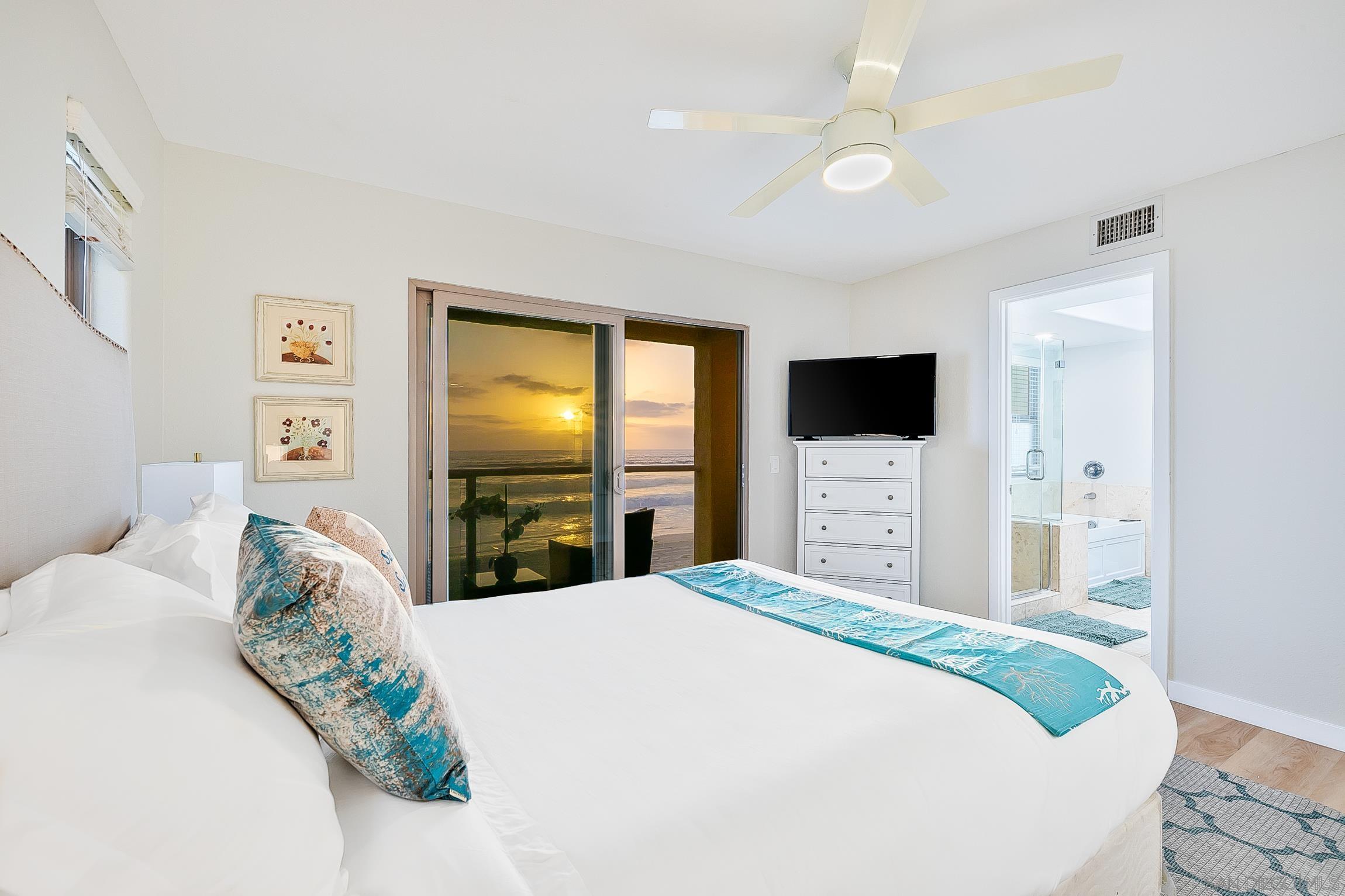 3537 Ocean Front Walk — photo