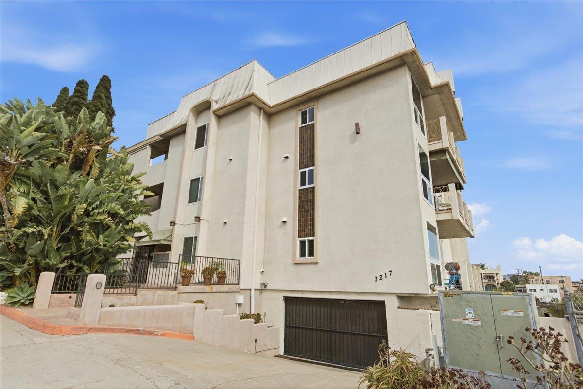 3217 Columbia St Unit 11 — photo