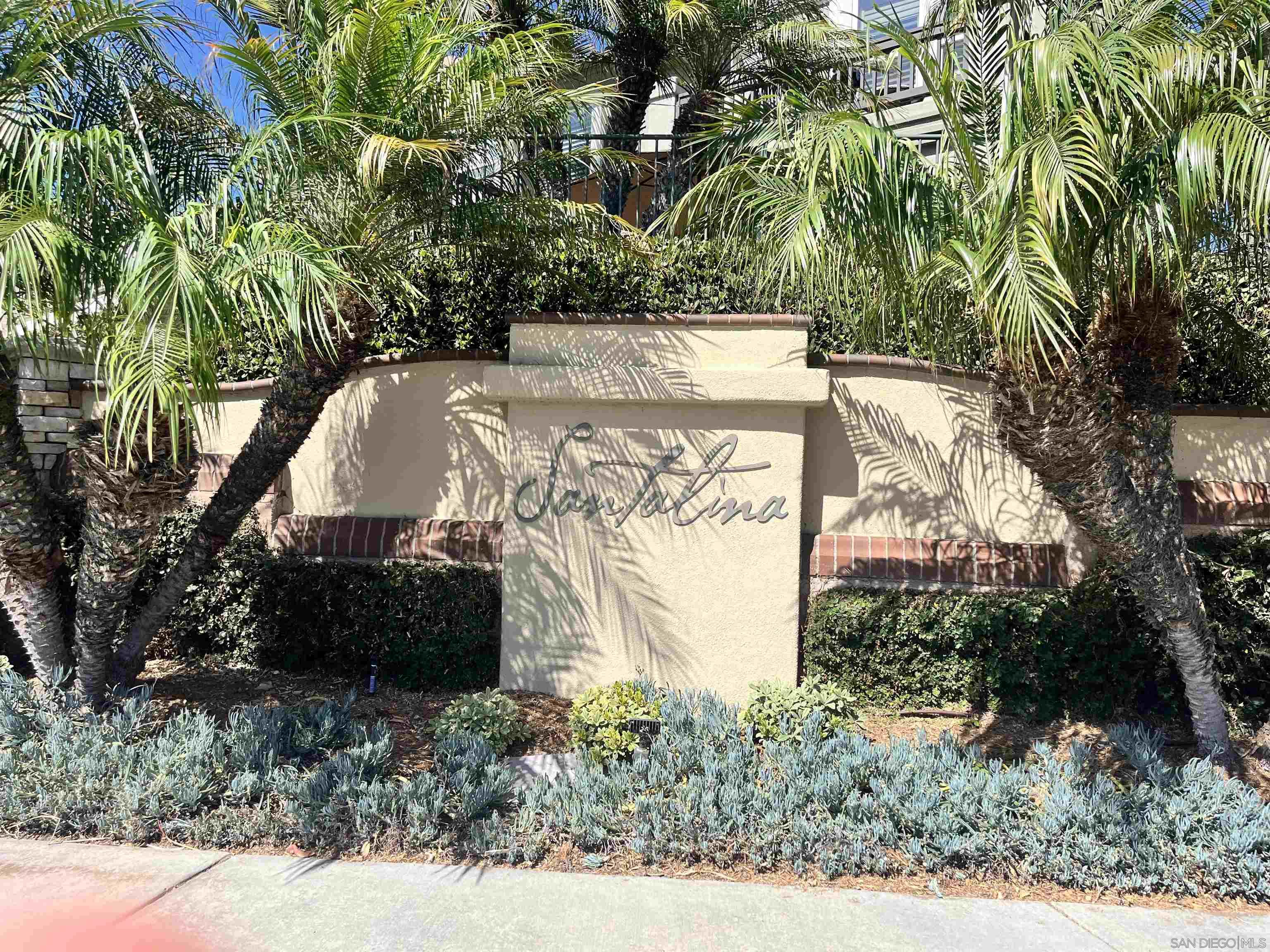 7481 Neptune Dr — photo