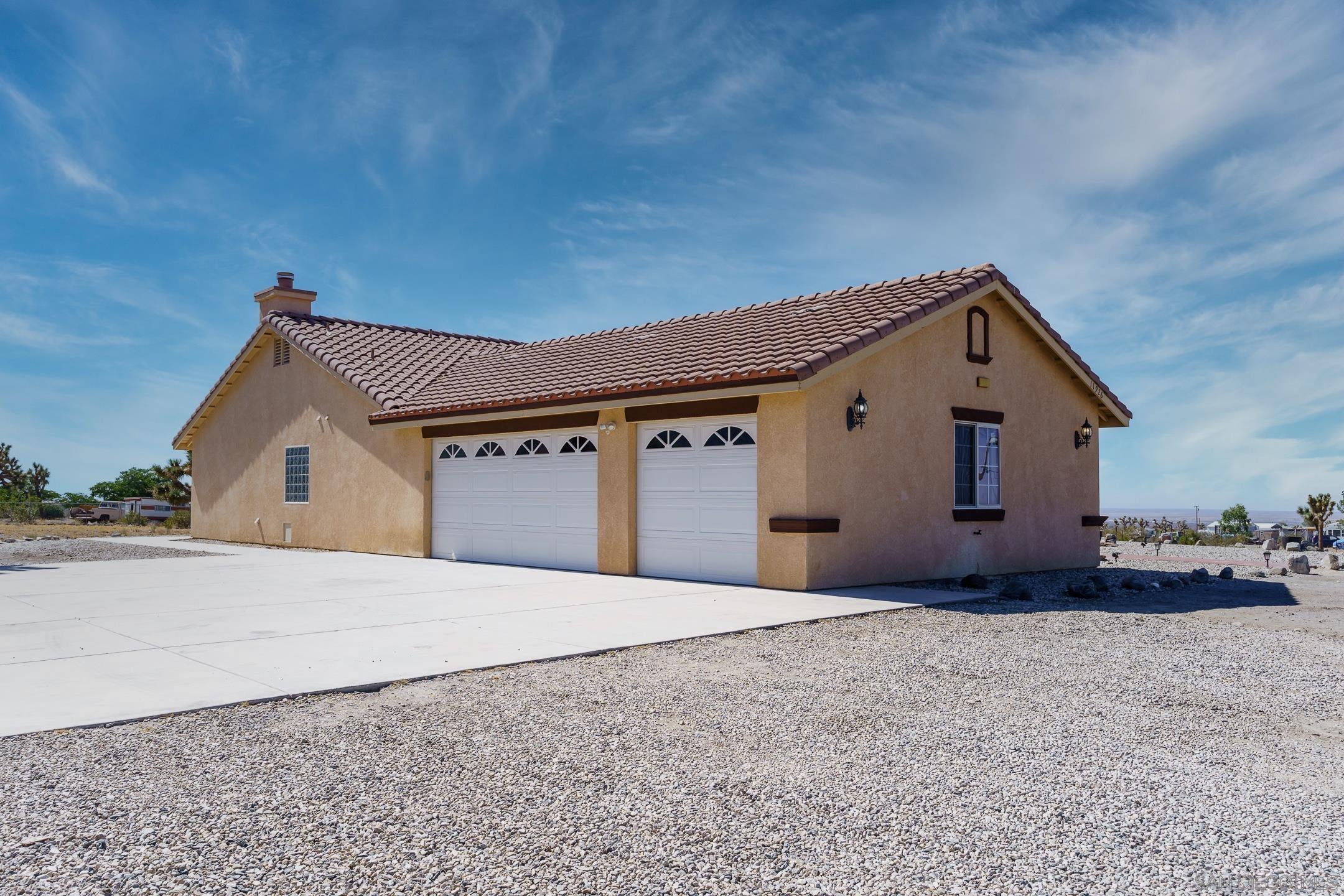 11926 Golden View Rd, Pinon Hills, CA 92372 — photo 3