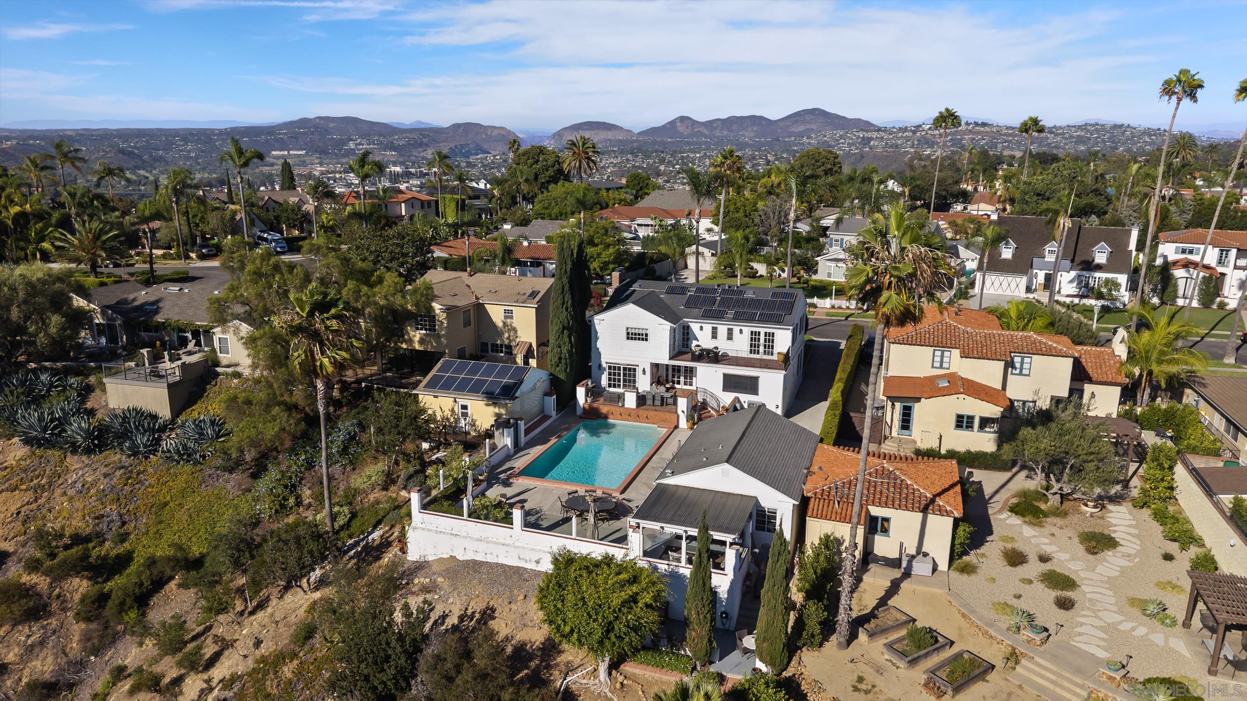 5324 Canterbury Dr — photo