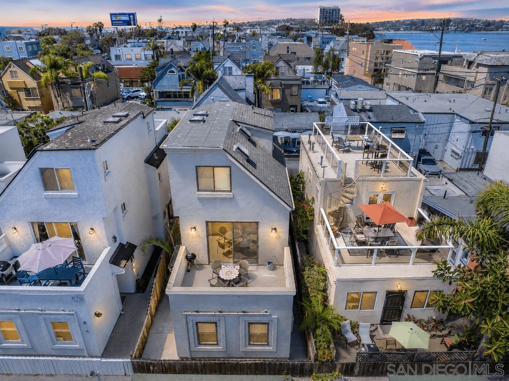 818 Queenstown Ct — photo
