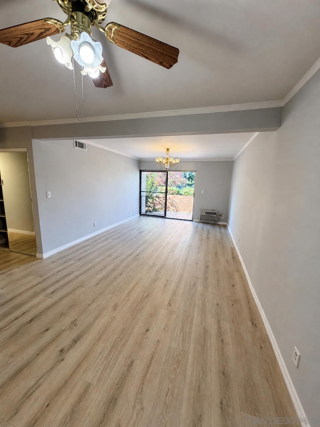 18620 Hatteras 105 — photo