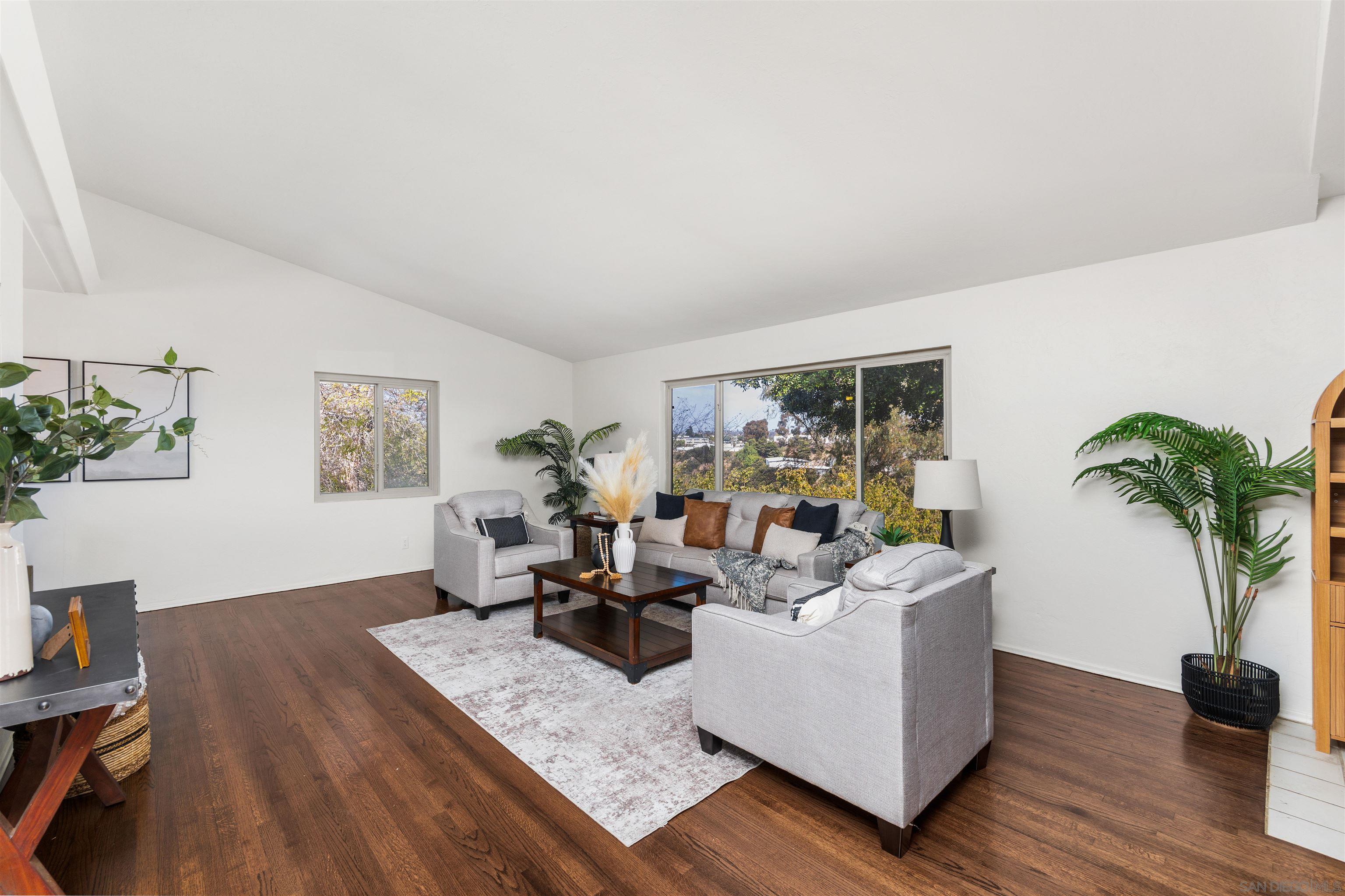 1711 Ridge View Dr — photo