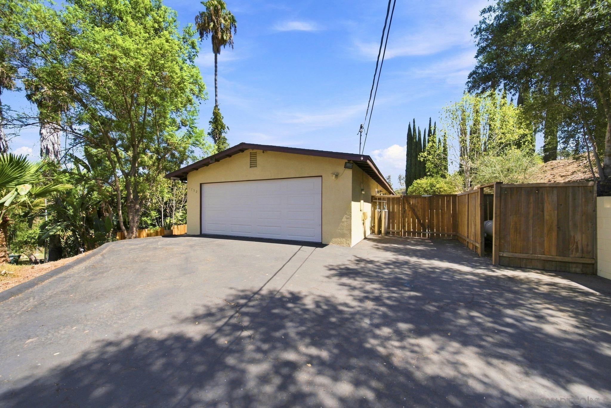 1752 N Ash St — photo