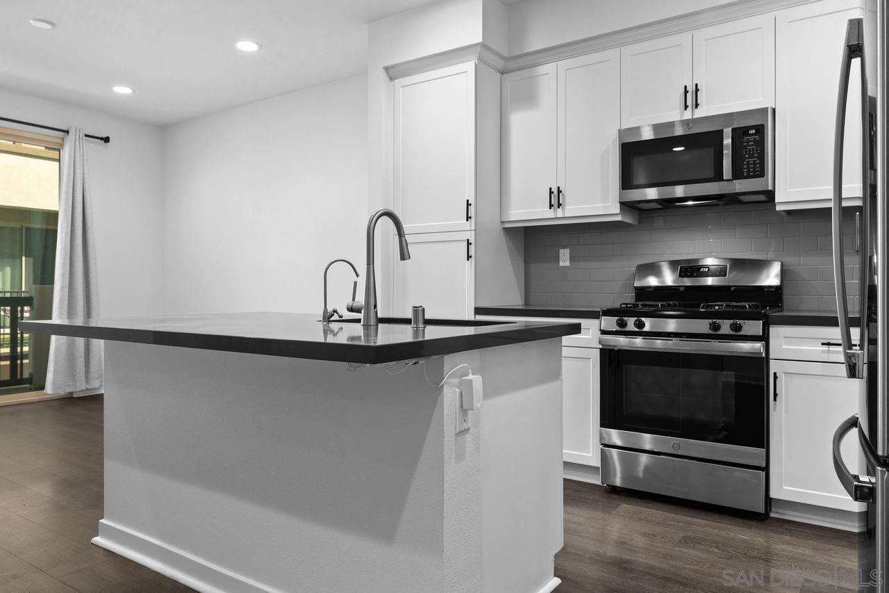 340 Waterbury Ct — photo