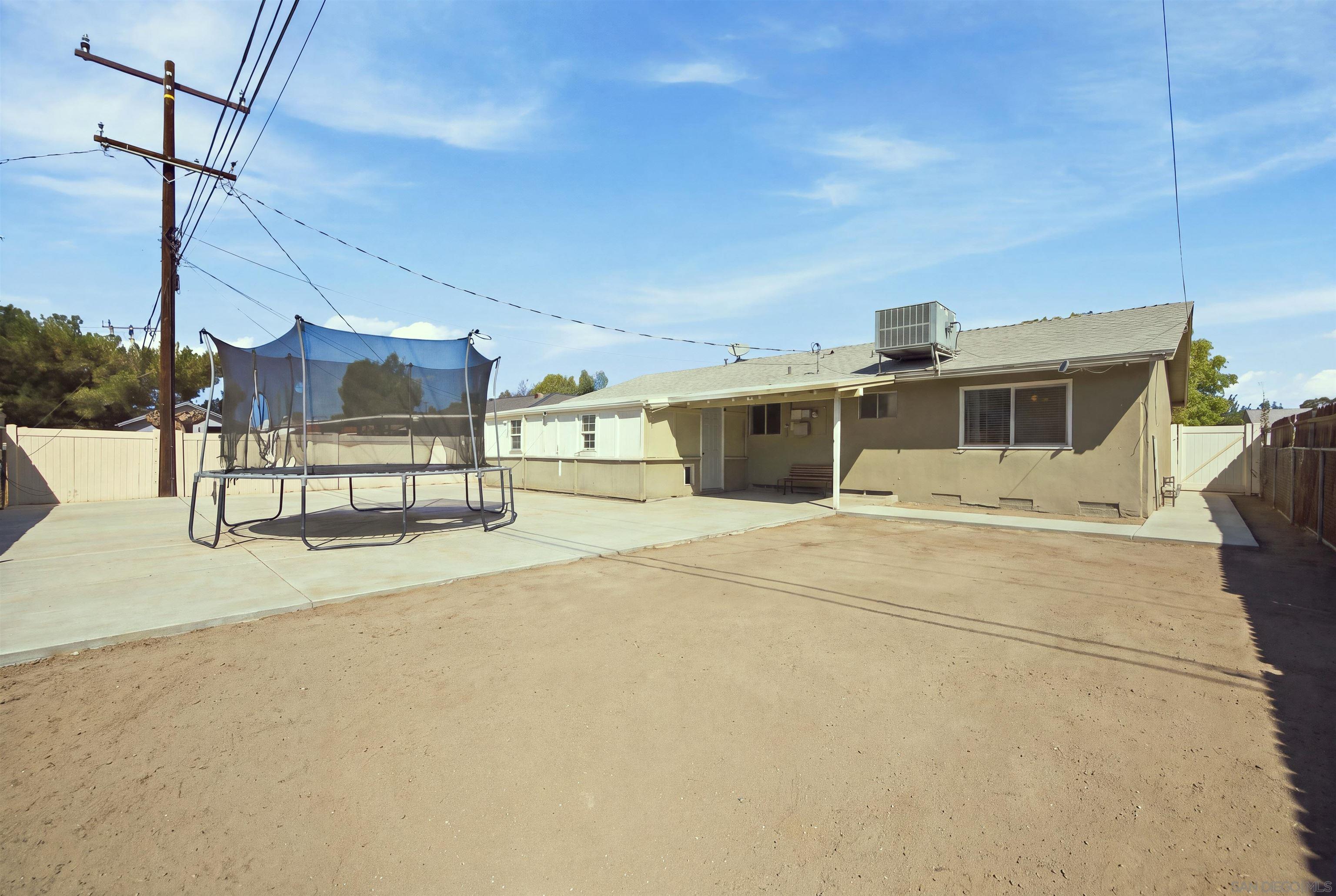 1001 E Lucerne, Hemet, CA 92543 — photo 2