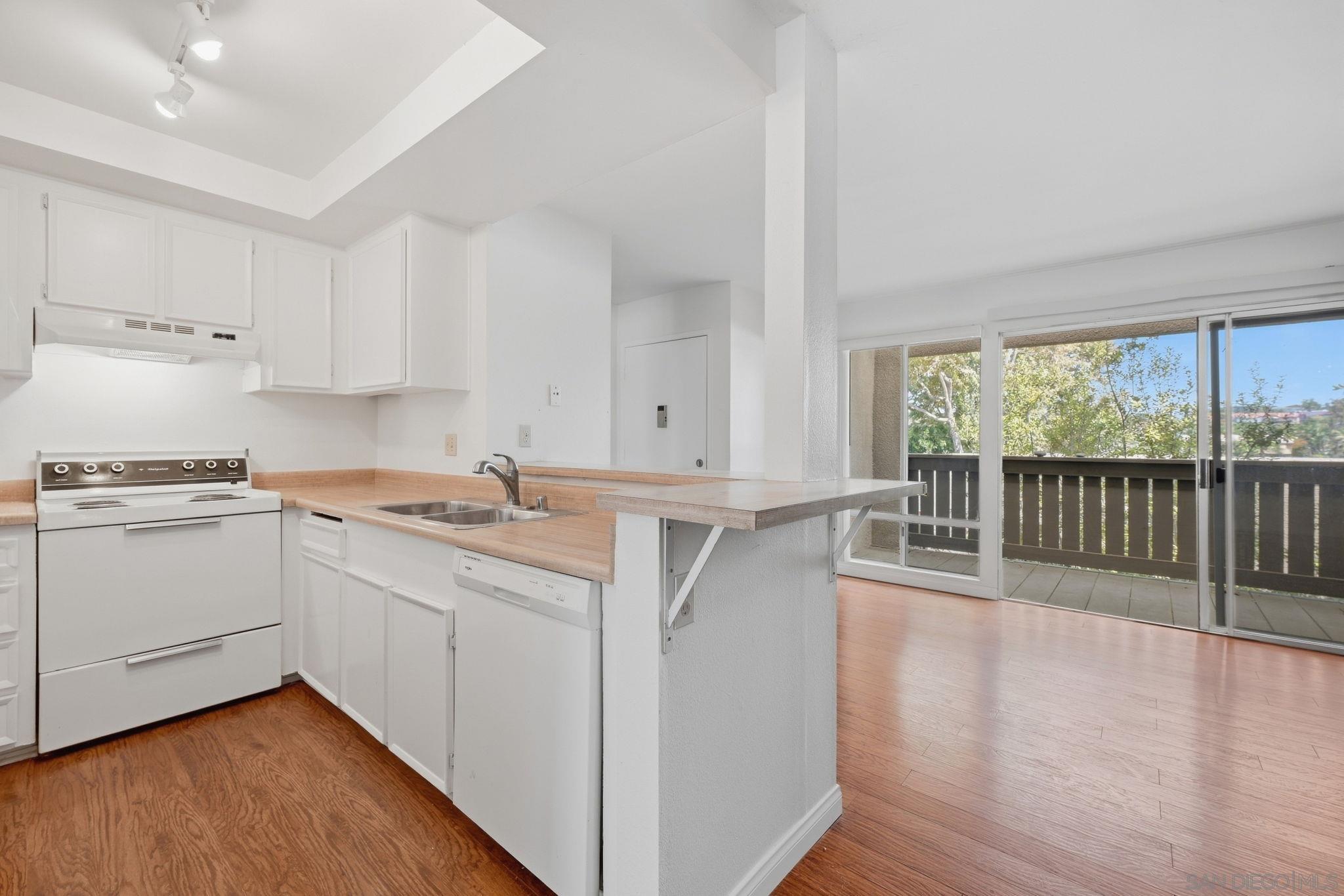 155 W Glaucus C — photo