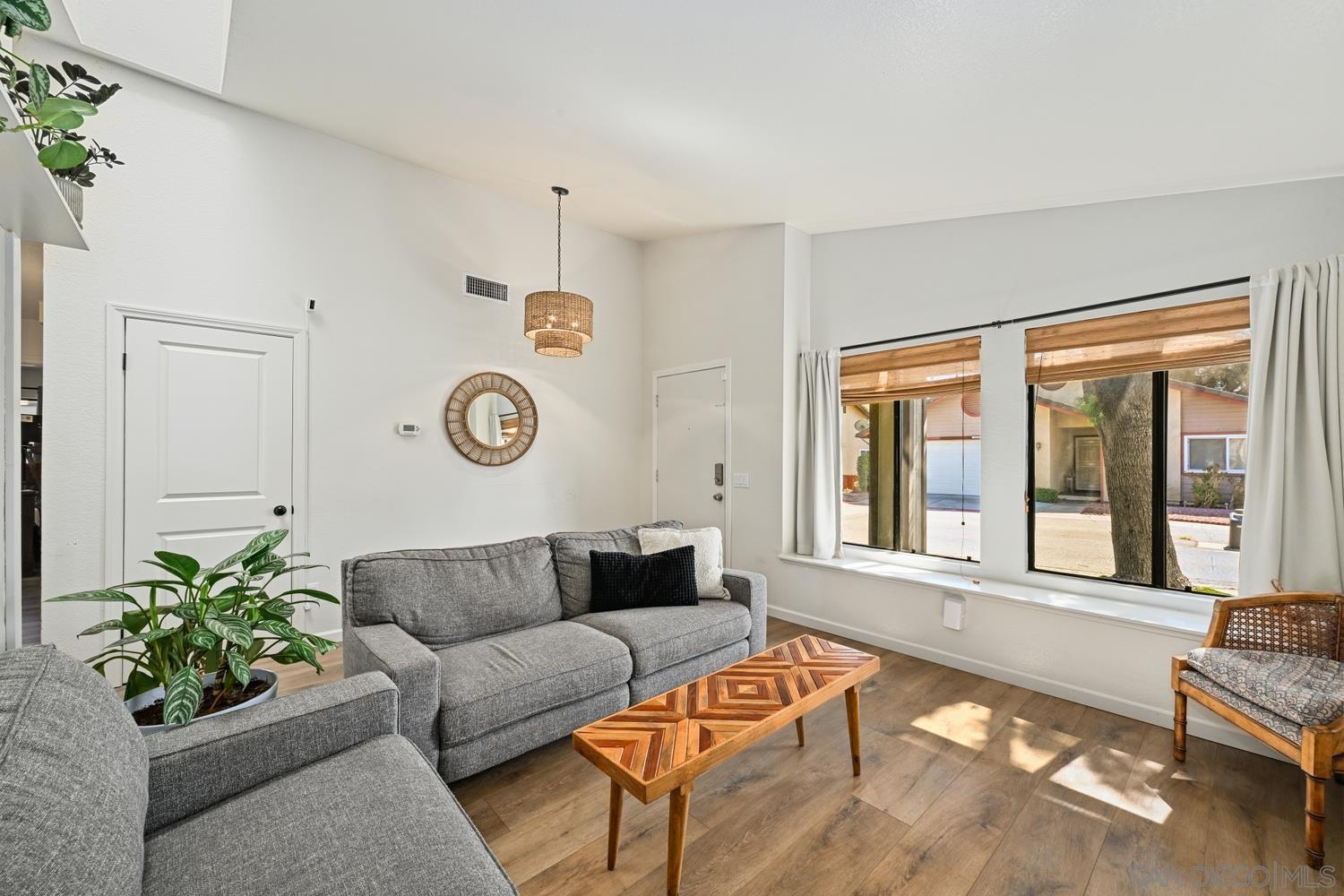 1690 Madrone Gln — photo