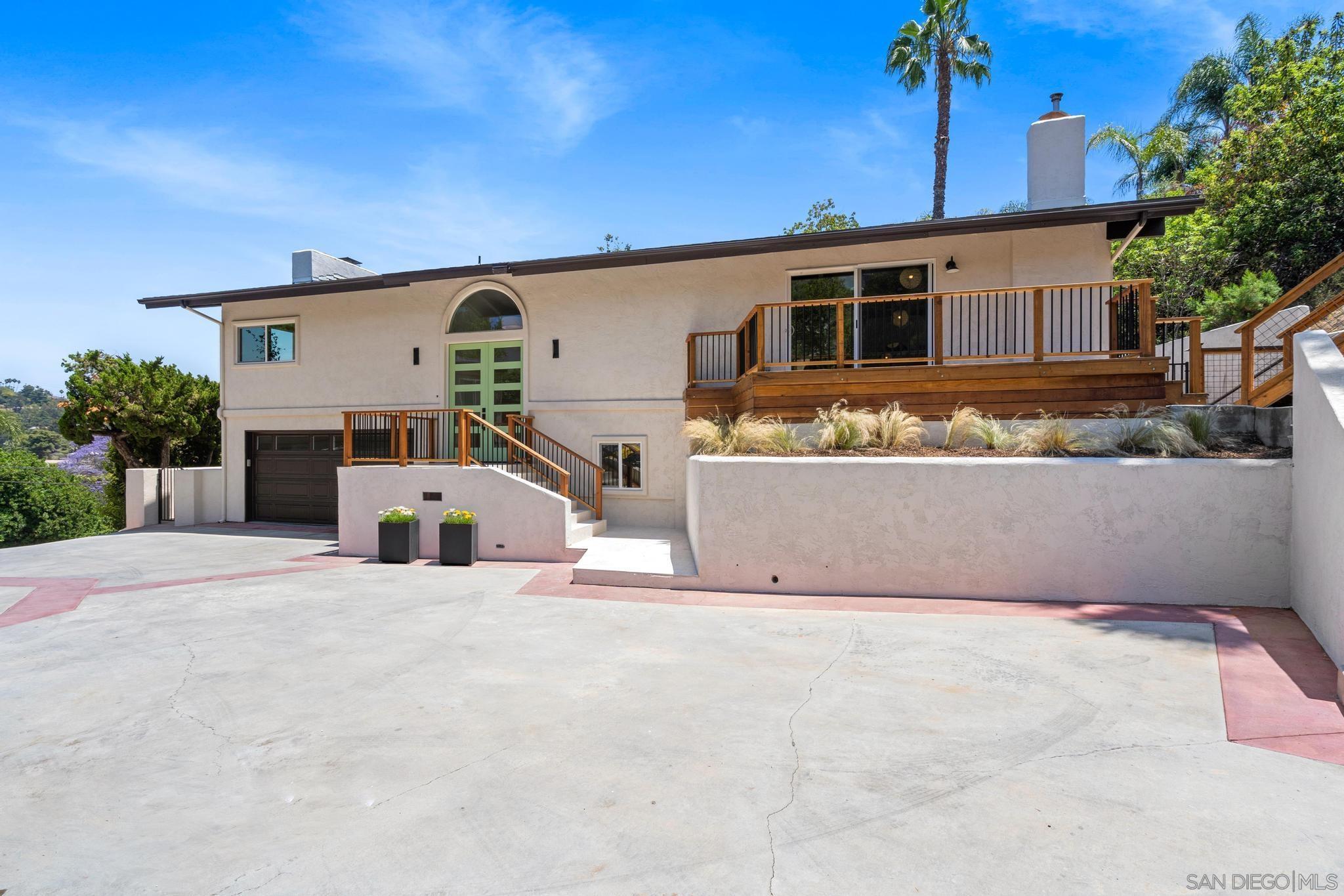 4242 Avenida Gregory — photo