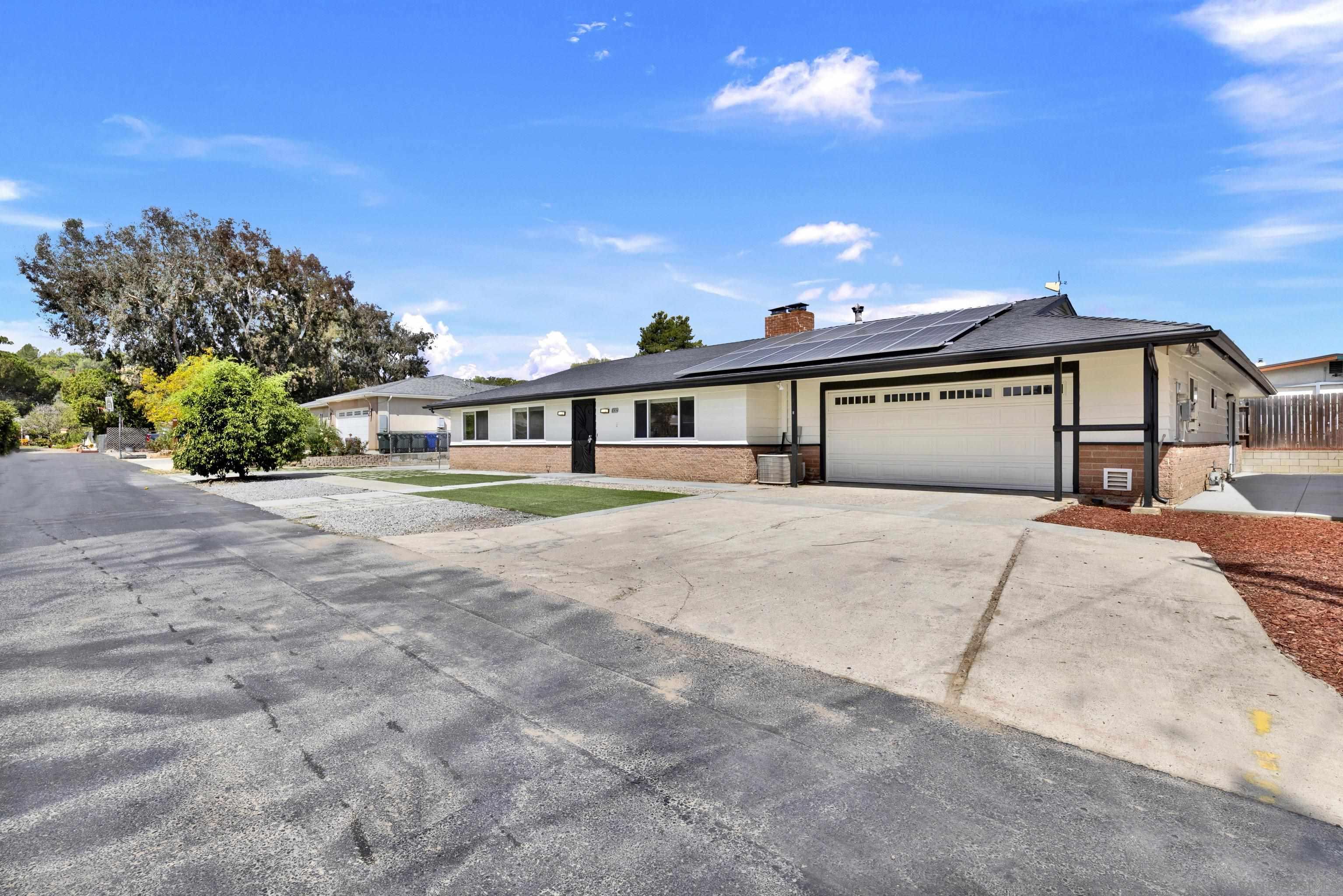 14382 Poway Rd — photo