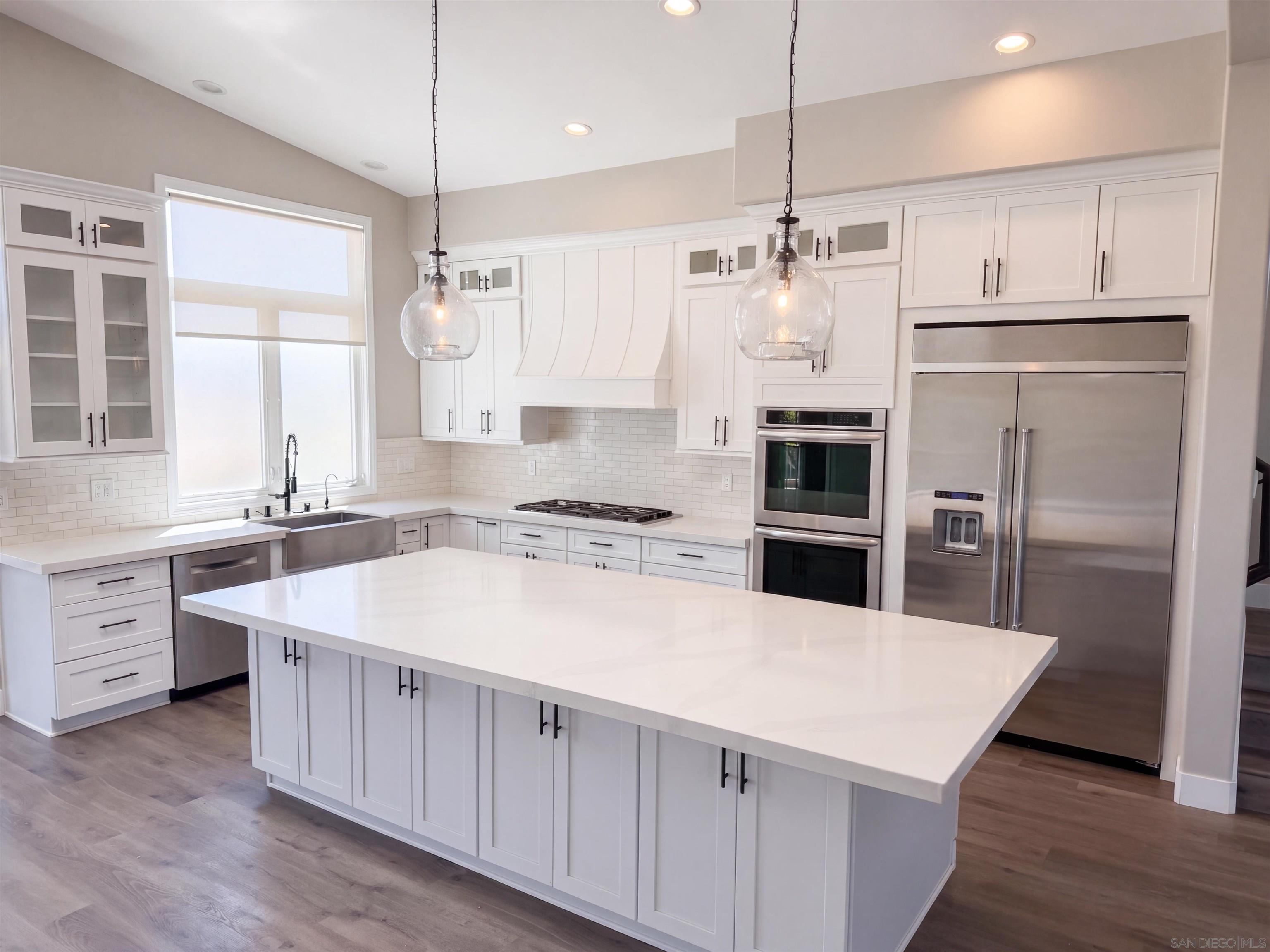1596 Aldorado — photo