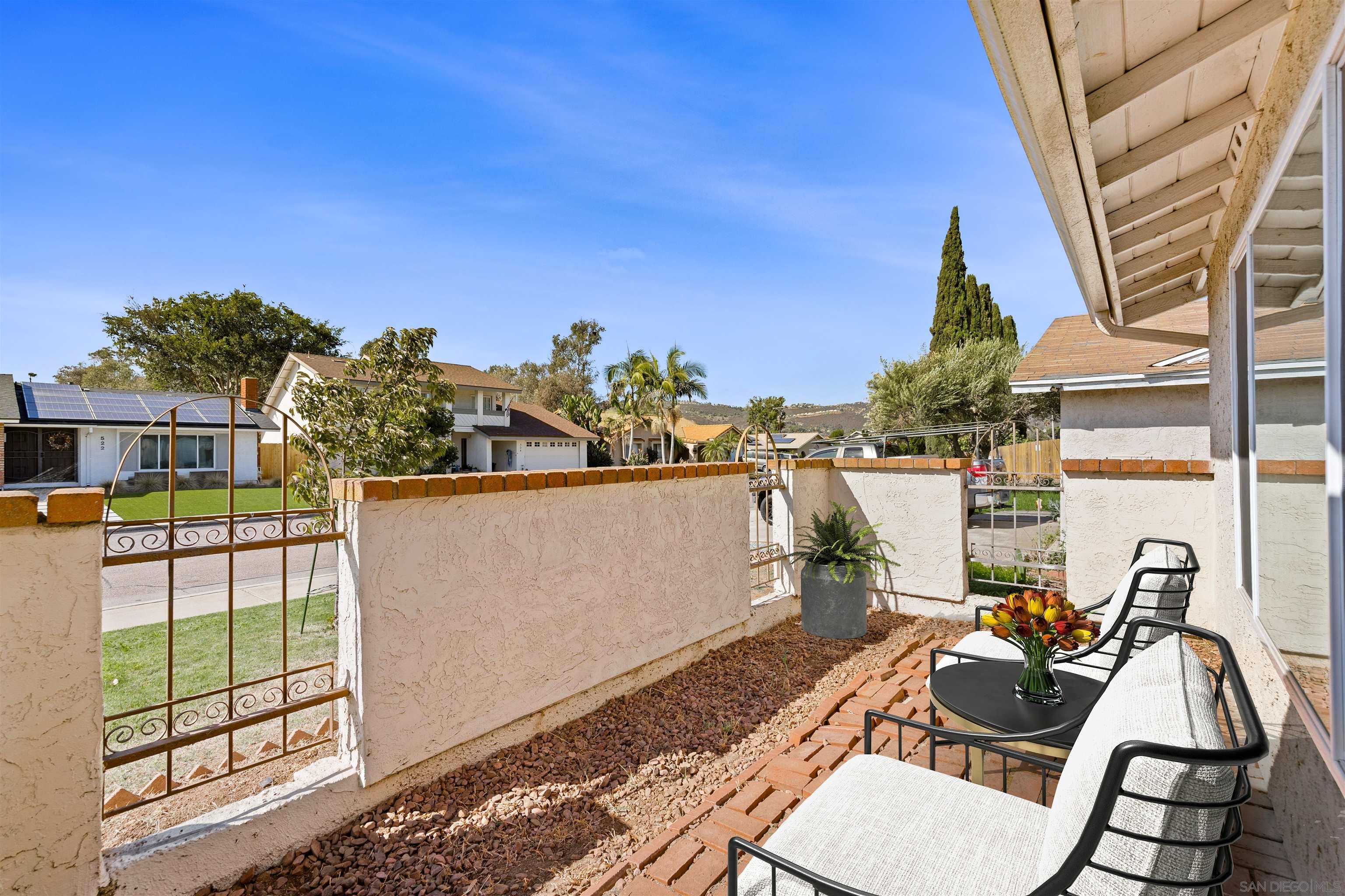 521 Shadow Hills Dr — photo