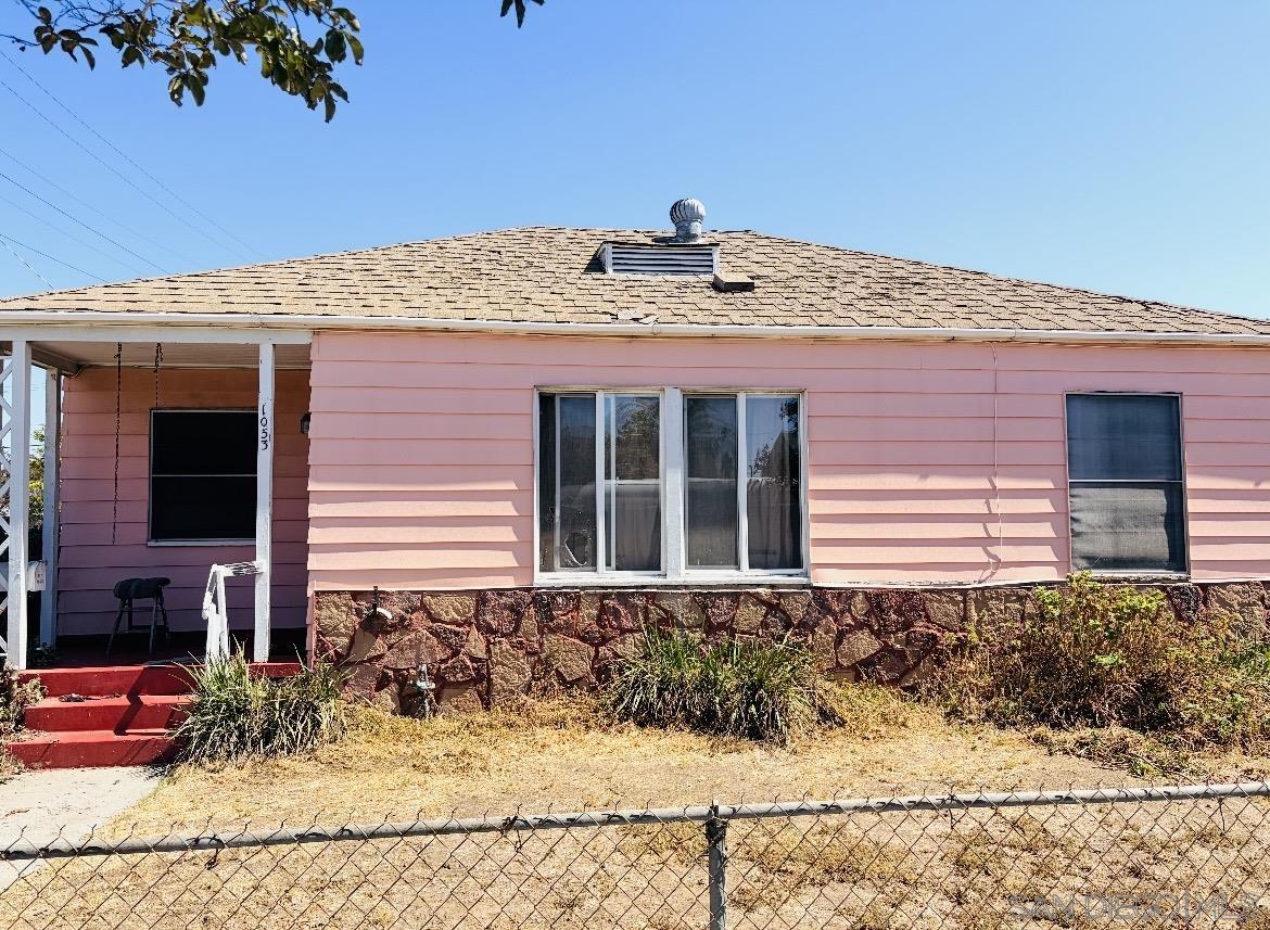 1053 Woodlawn Ave — photo