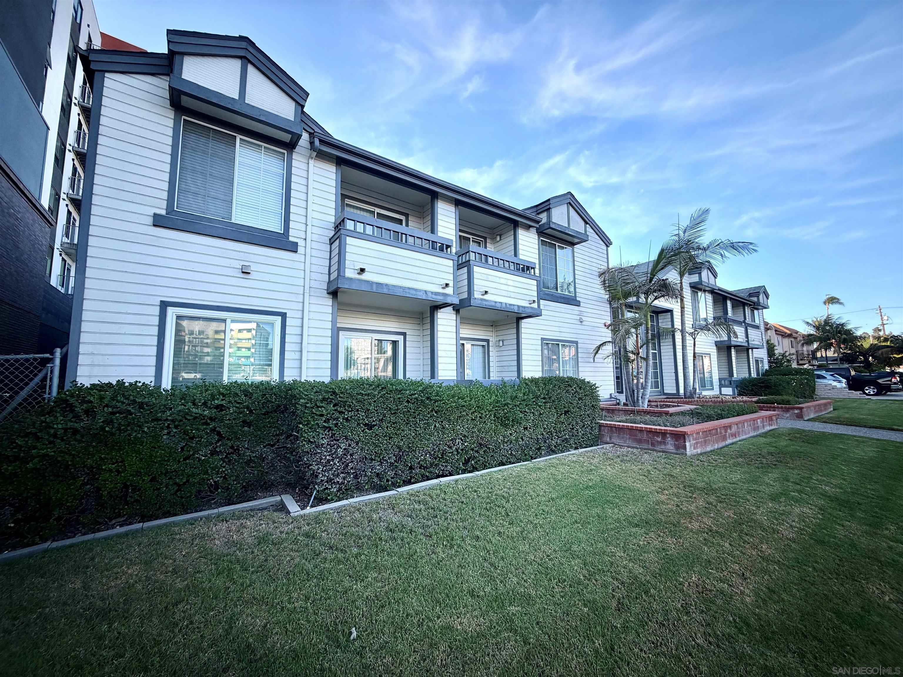 3950 Cleveland Unit 208 — photo