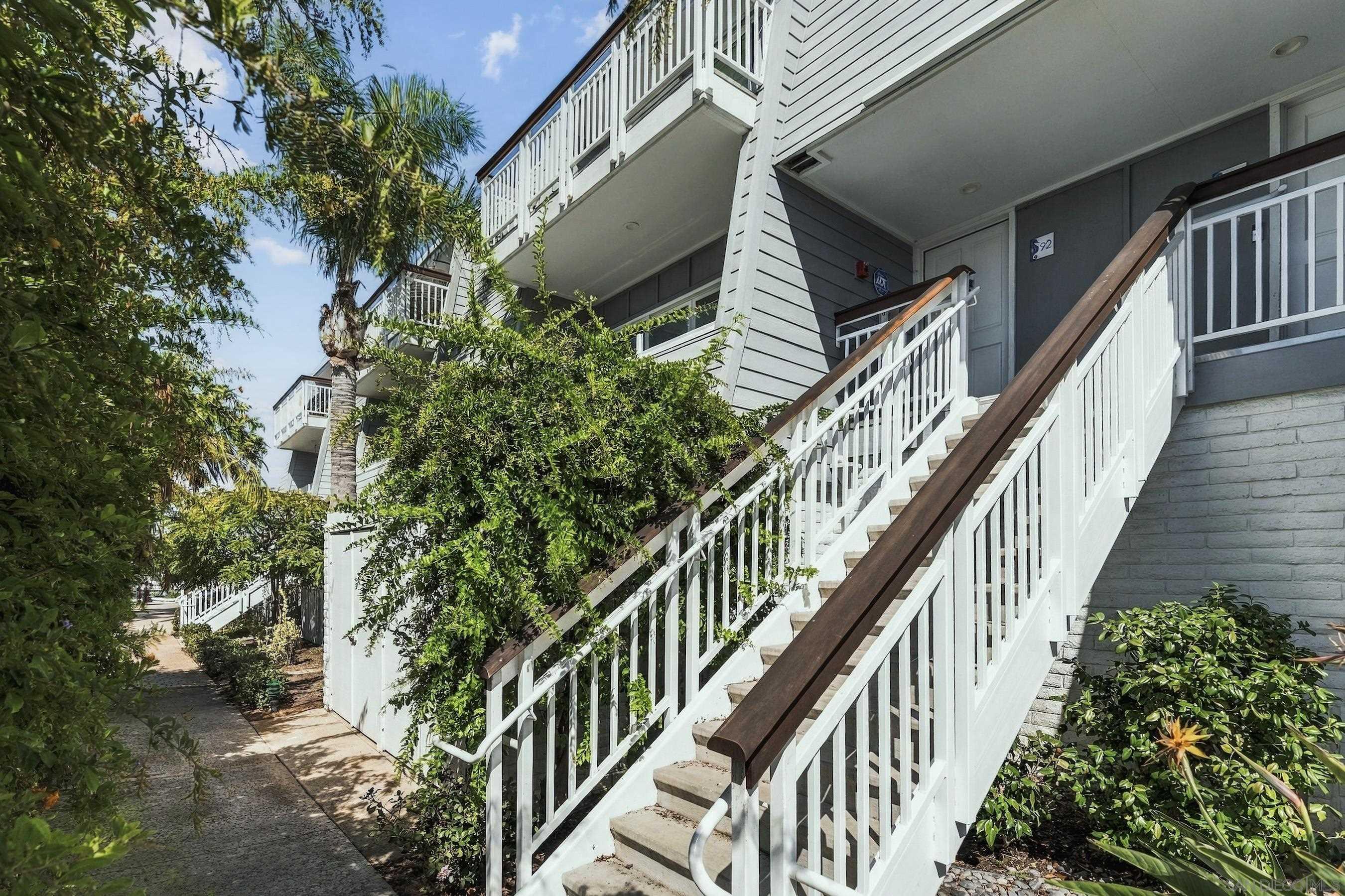 92 Montego Ct — photo