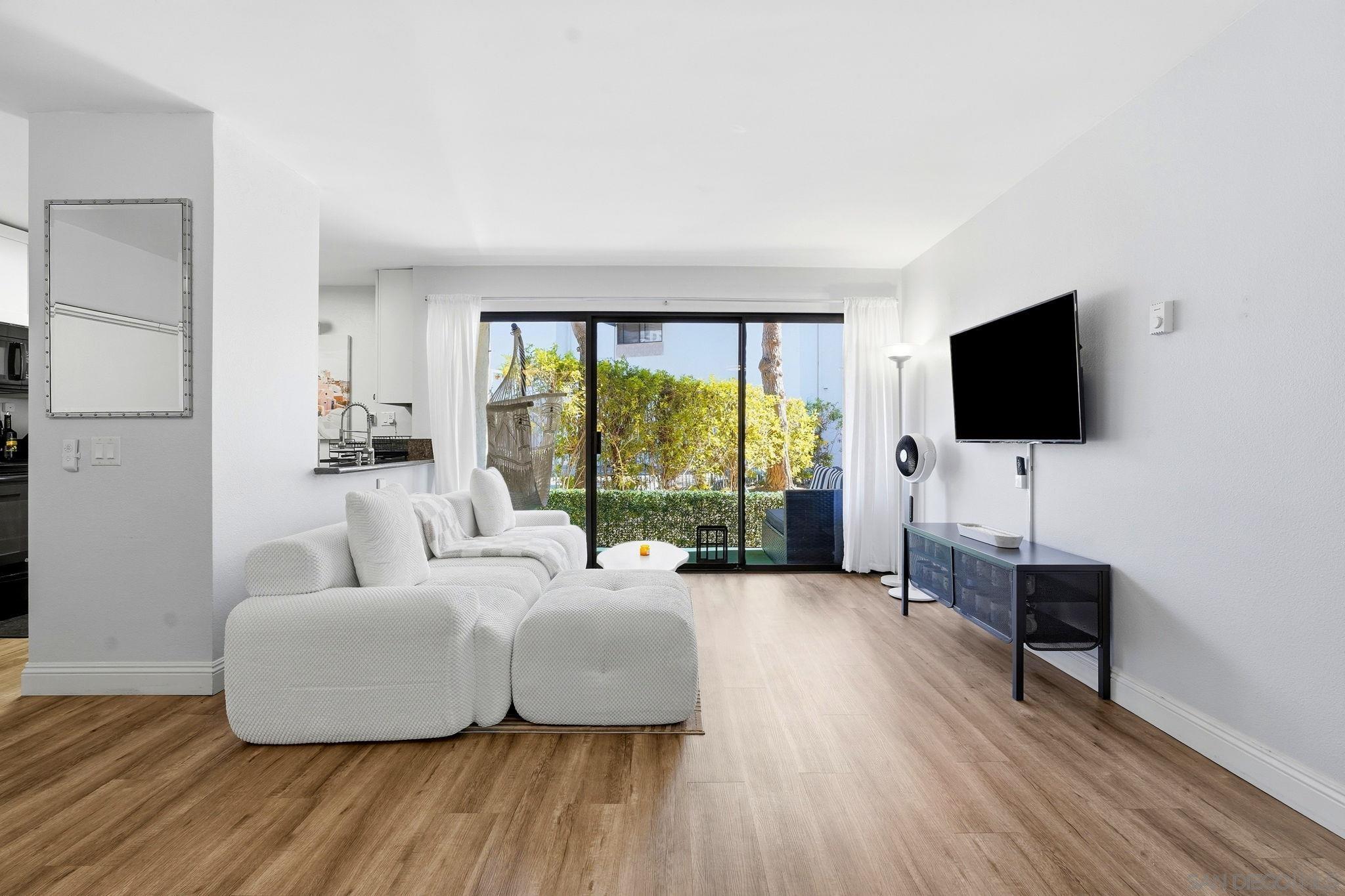 8324 Regents Rd Unit 1M — photo