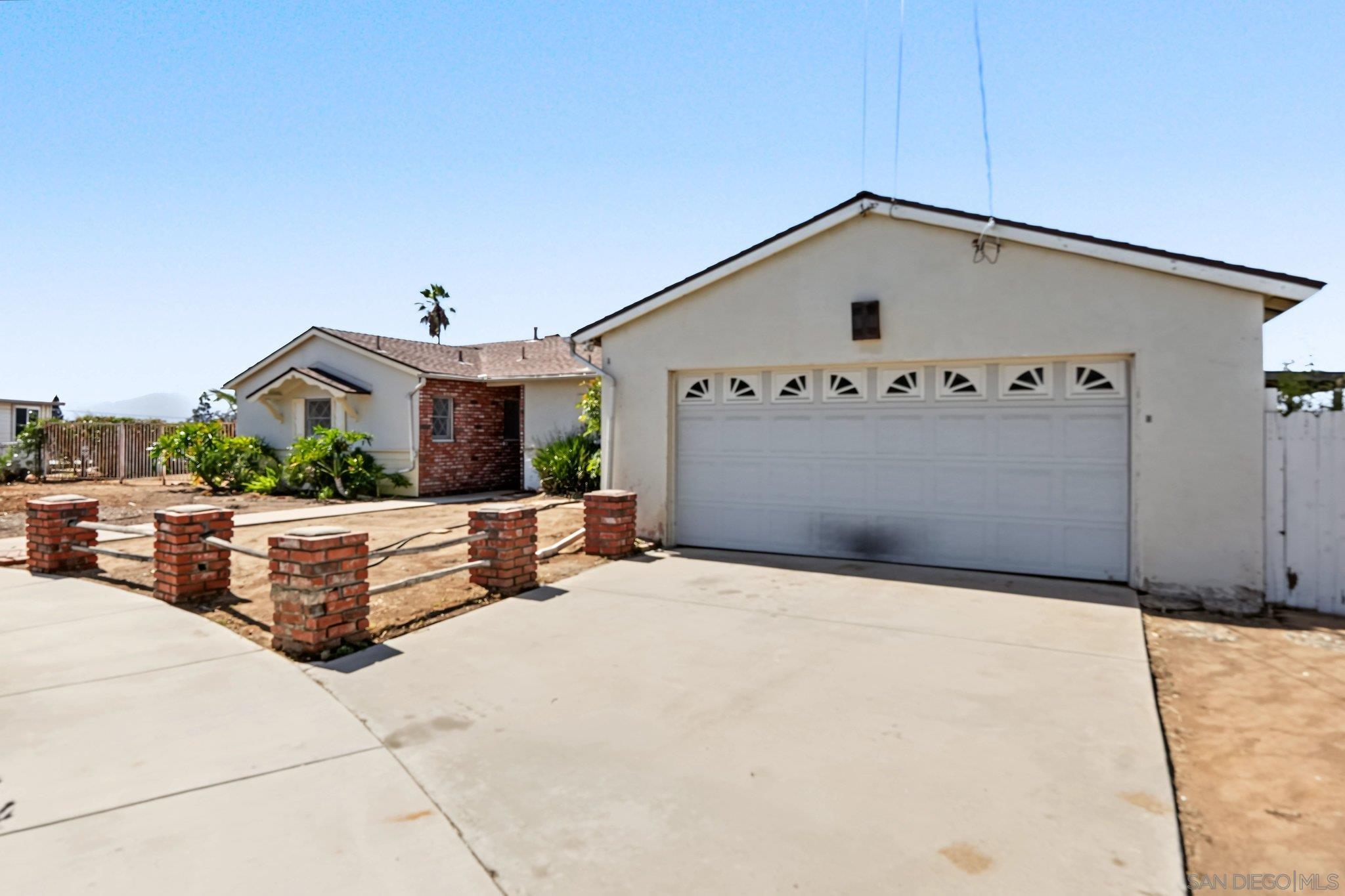 1475 Vicksburg Dr — photo