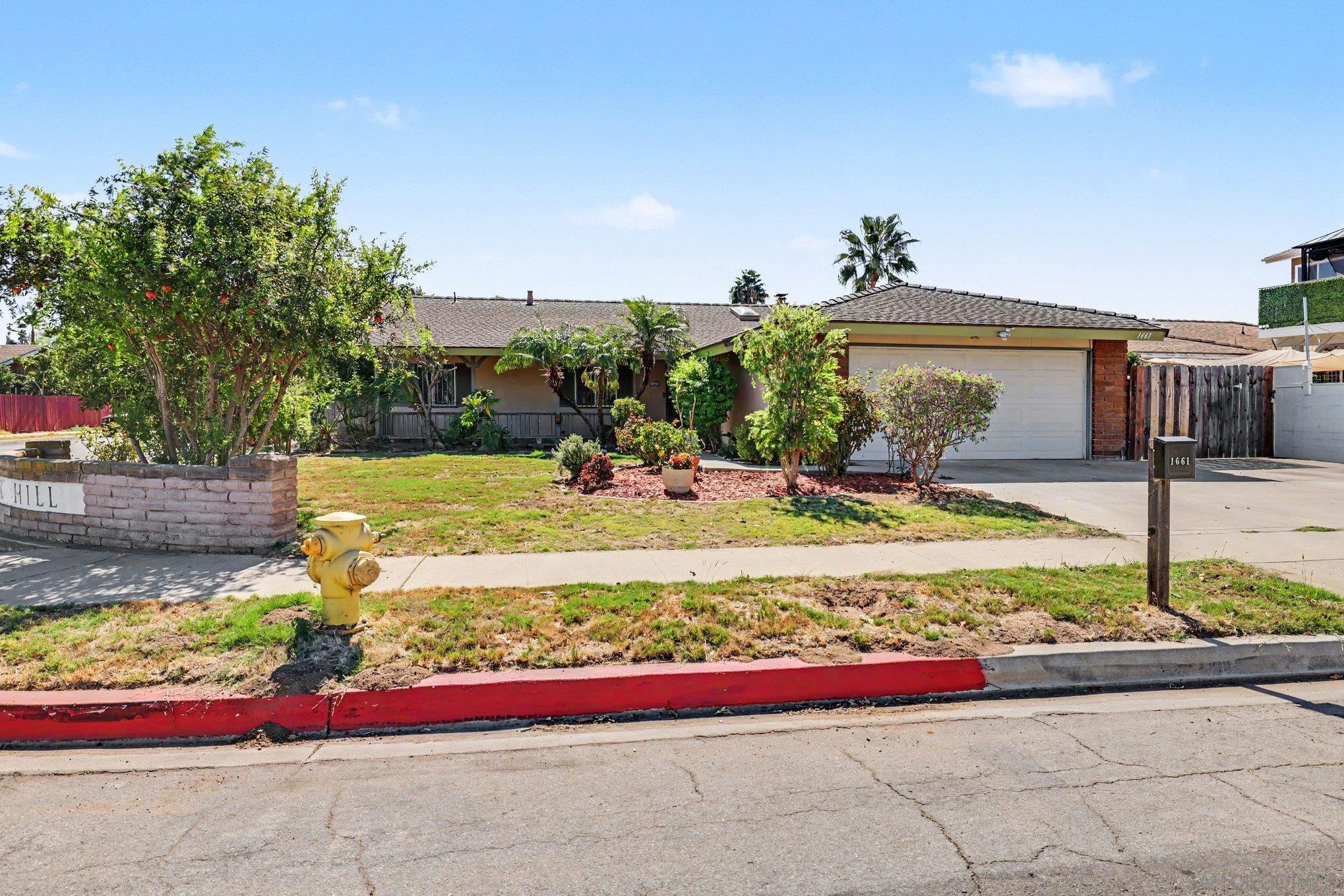 1661 Oak Hill Dr — photo