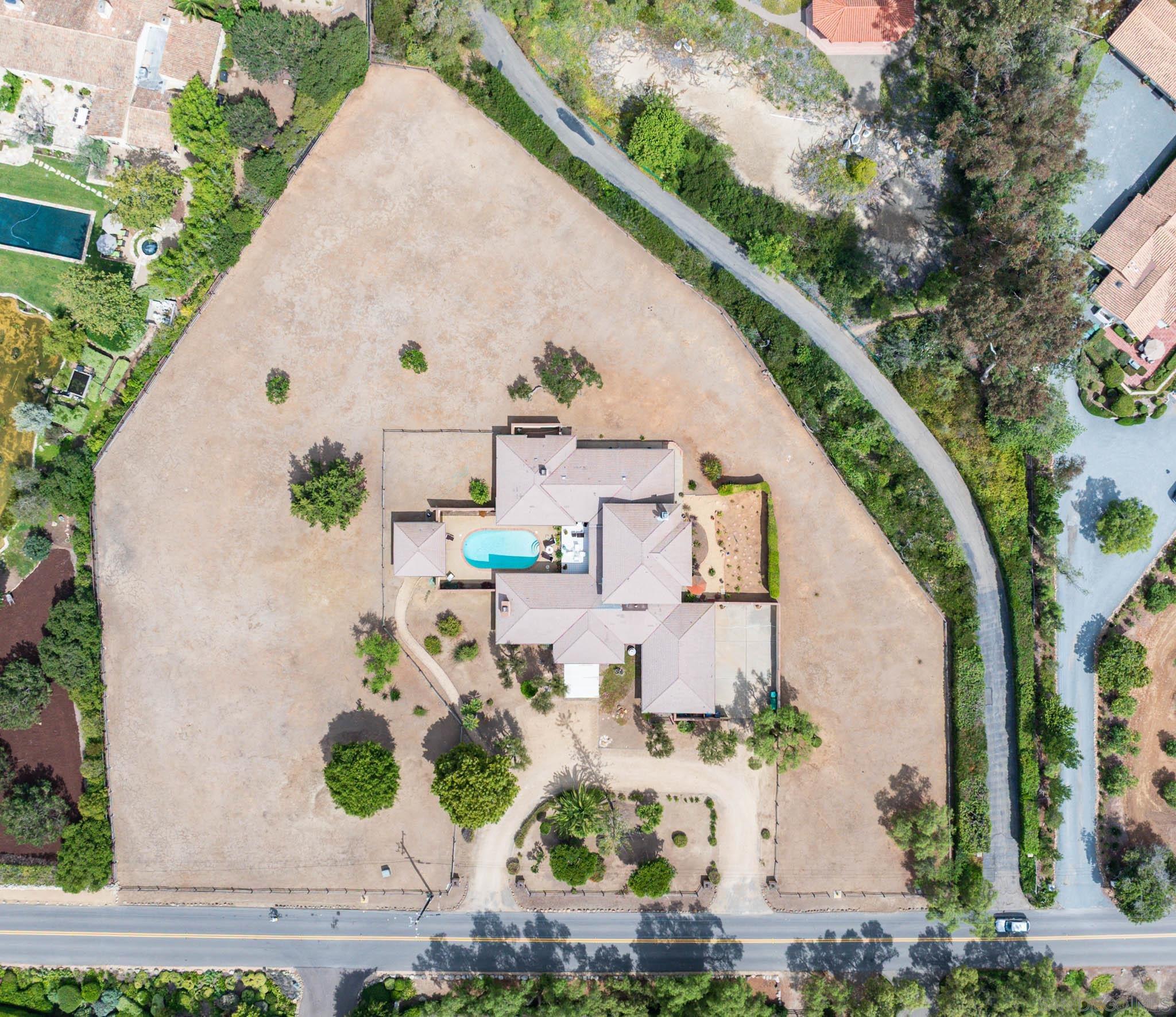 6358 Lago Lindo — photo