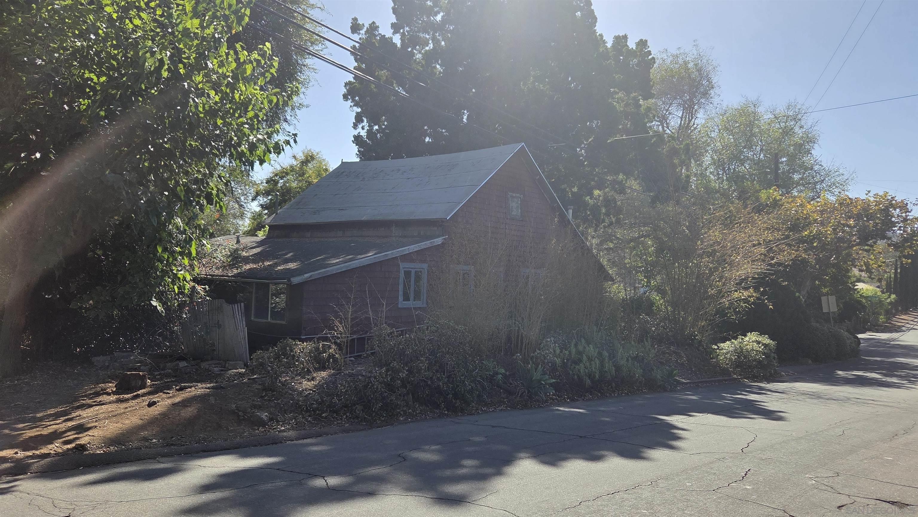 8751 Mariposa St — photo