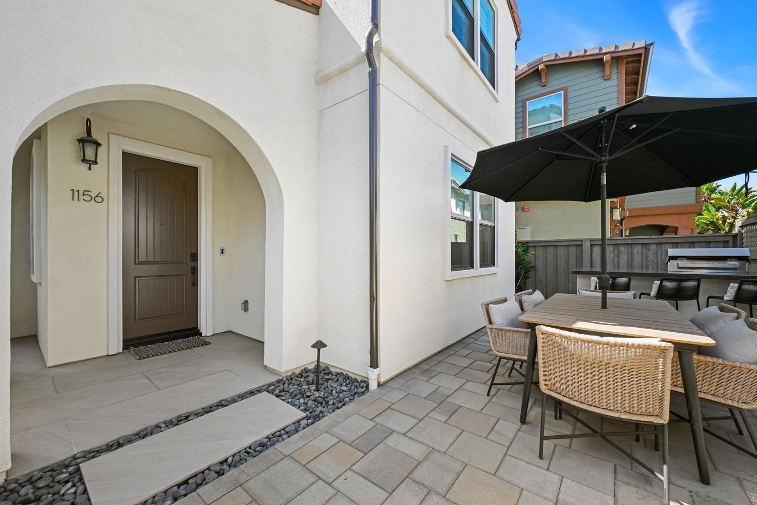 1156 E Cove Pl — photo
