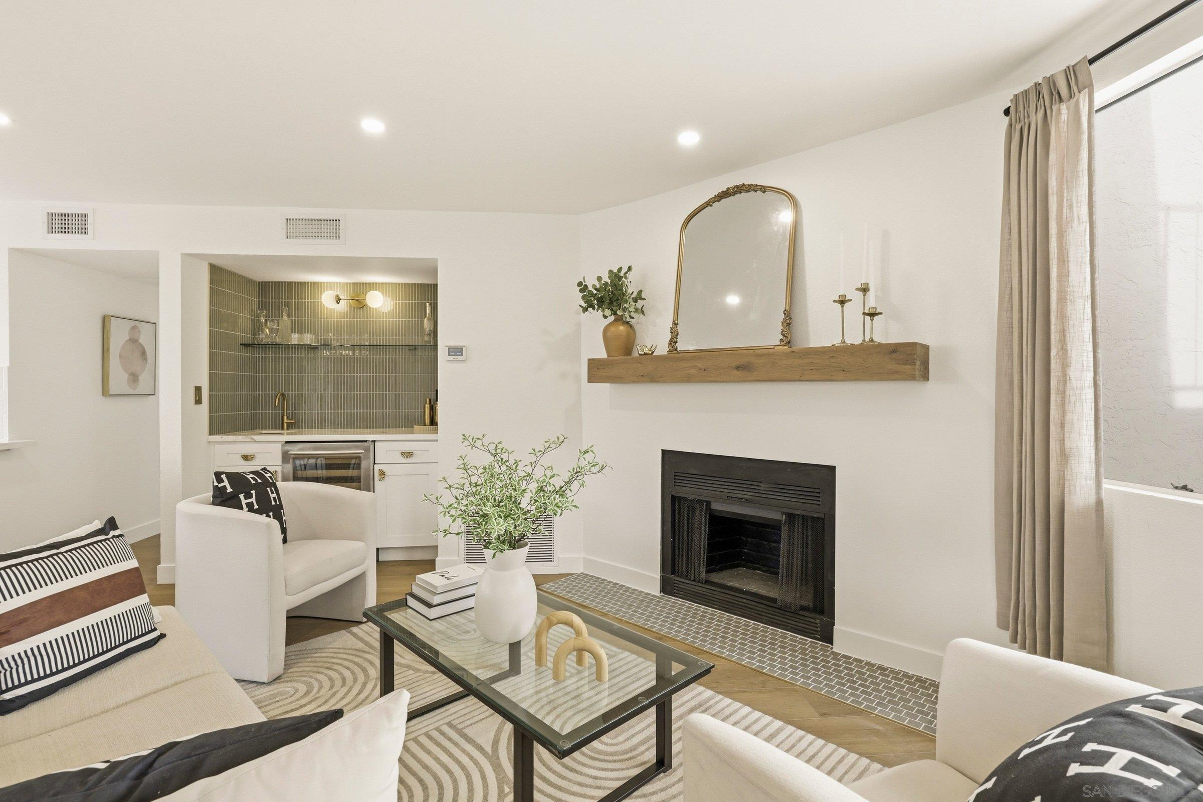 1263 Robinson Unit 13 — photo
