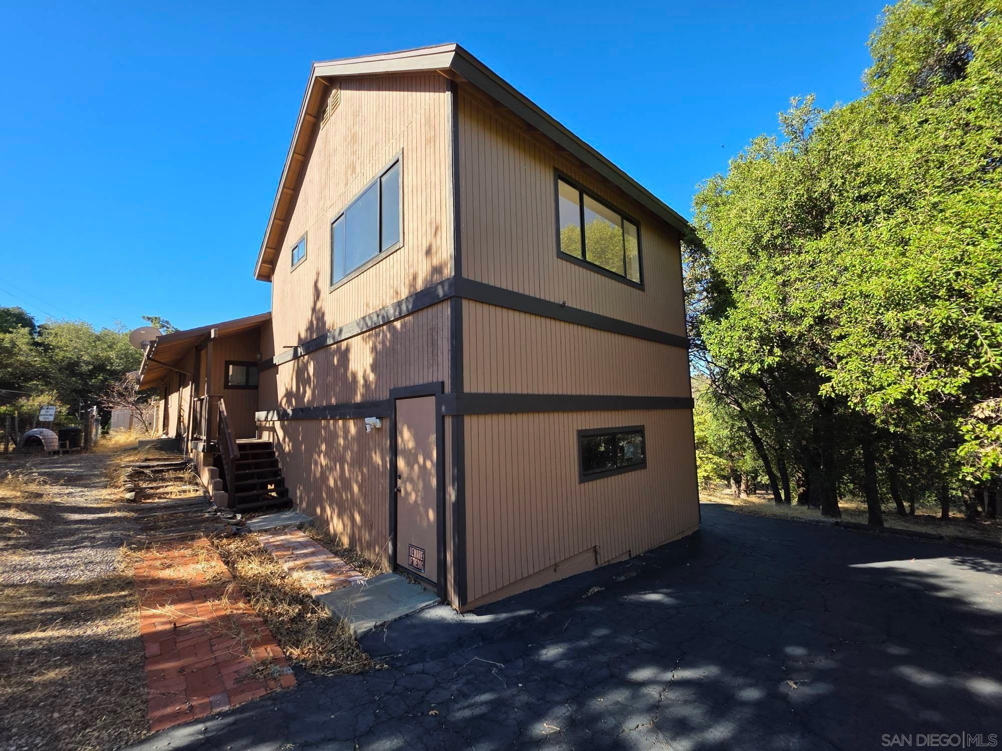 2843 Heliotrope Dr — photo