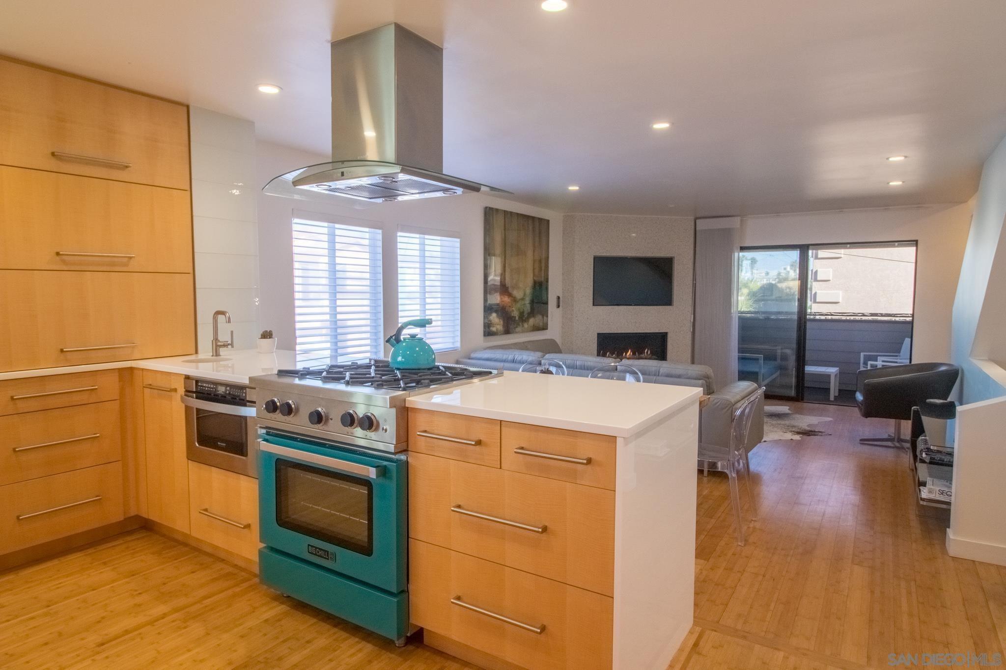 725 Seacoast Dr — photo