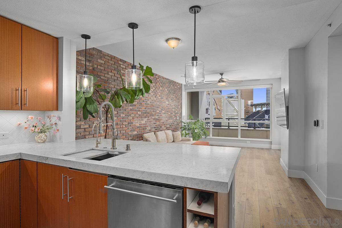 325 7th Ave Unit 905 — photo