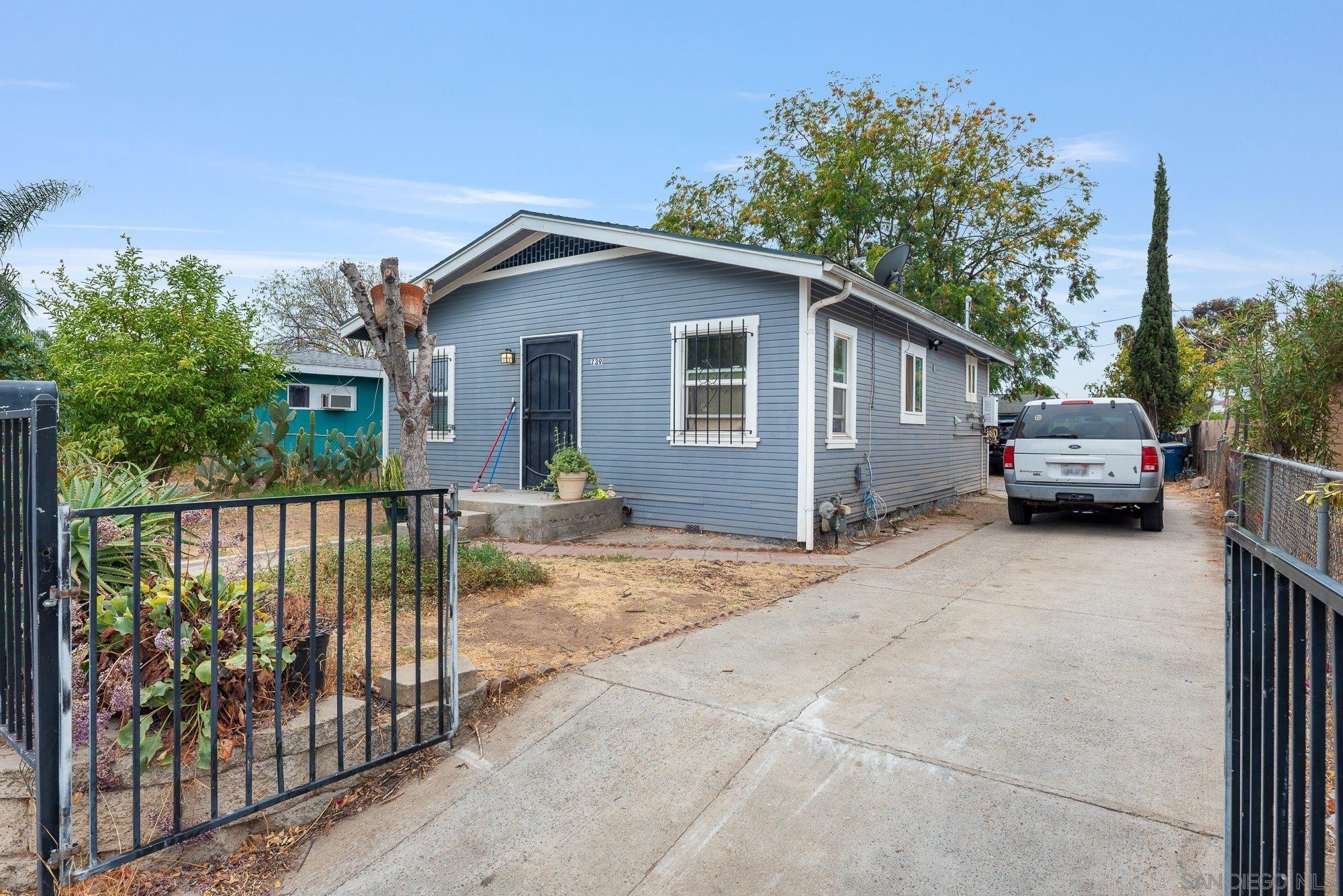 739 Park Pl — photo