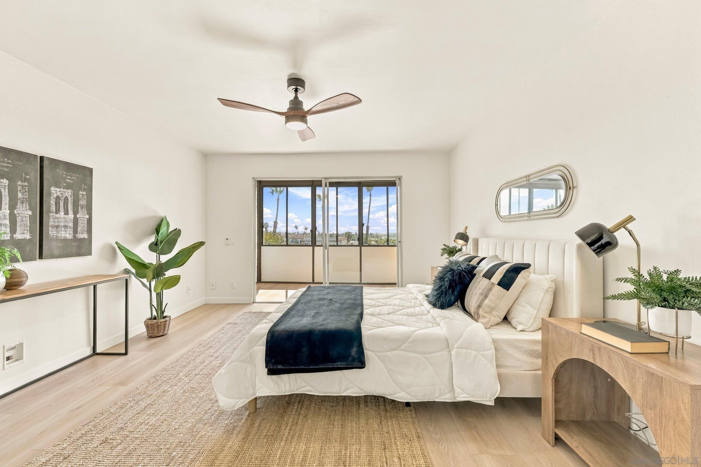2540 Clairemont Dr Unit 207 — photo