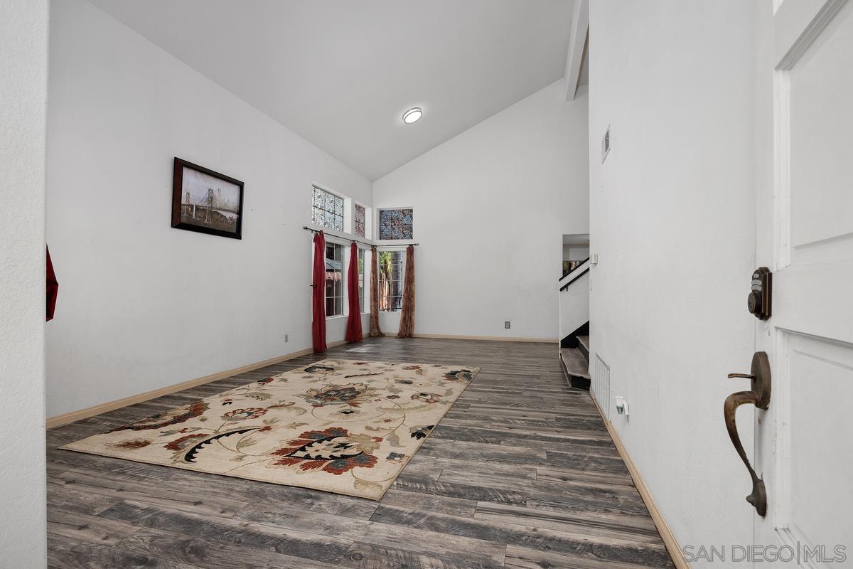 950 Tempera Ct — photo