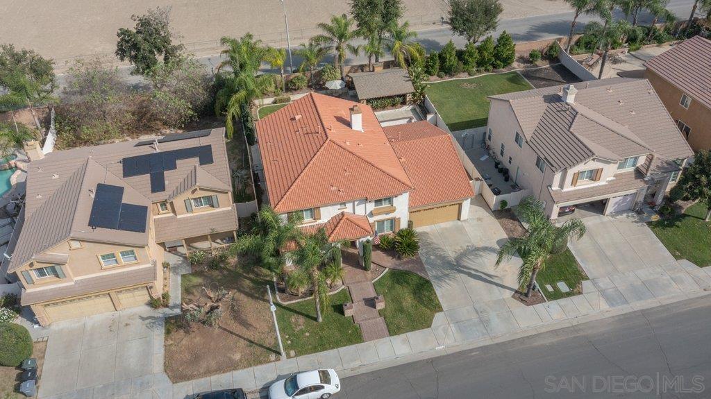 1247 Huckleberry Ln — photo