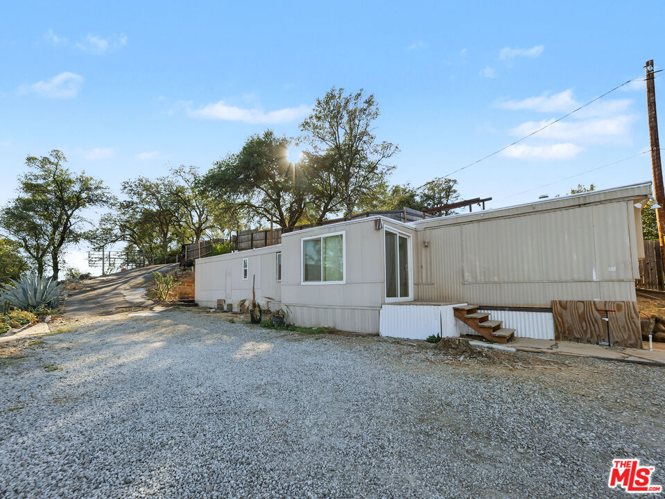 22125 Loop Dr — photo