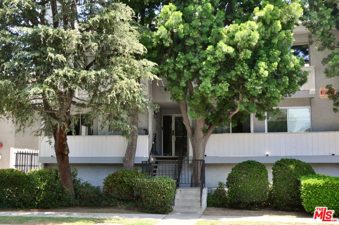 5900 Murietta Ave Unit 202 — photo