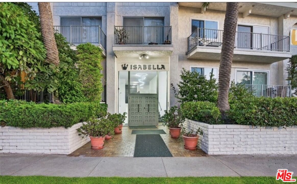 5376 Fairview Blvd Unit 104 — photo