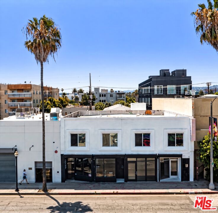 355 N N Fairfax Ave — photo