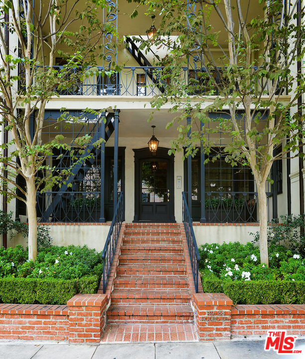 149 S Rodeo Dr — photo