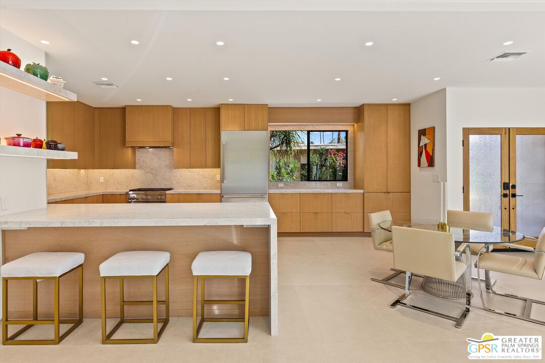 2264 Oakcrest Dr — photo