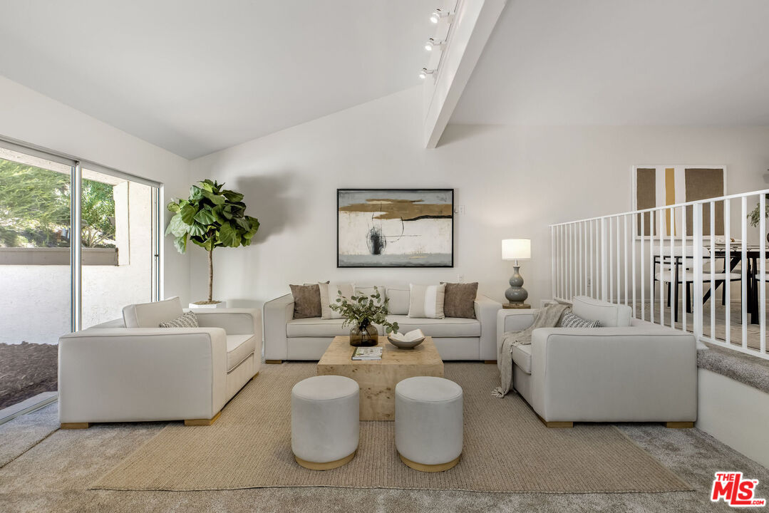 17107 Palisades Cir — photo
