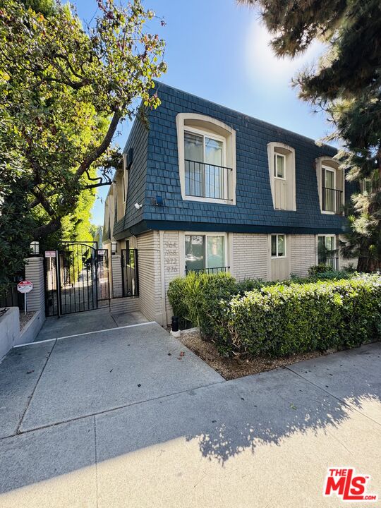 964 Larrabee St Unit 107 — photo